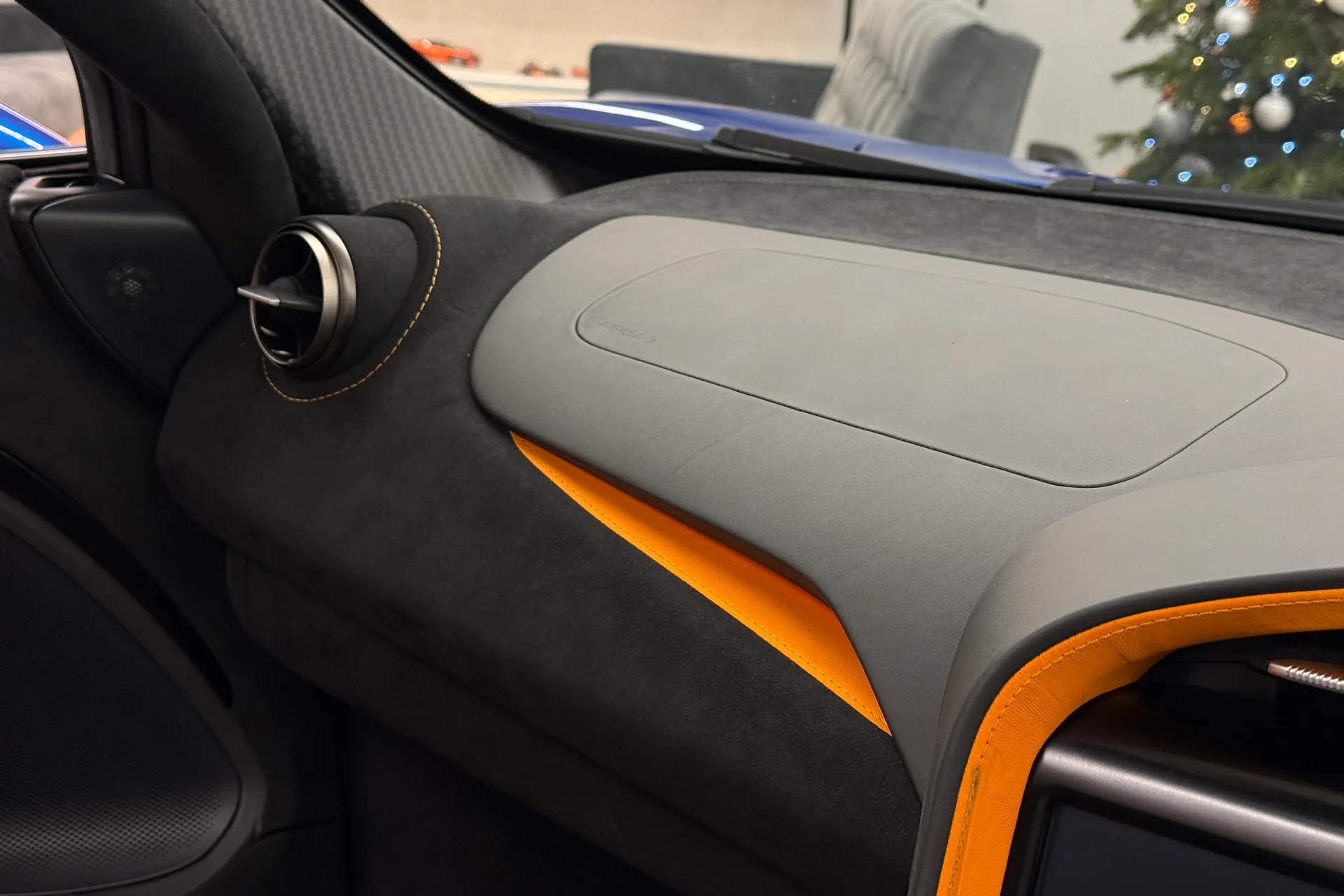 McLaren 720 thumbnail image number 27