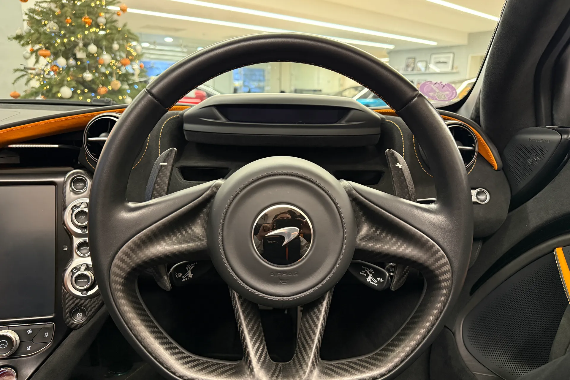 McLaren 720 thumbnail image number 35