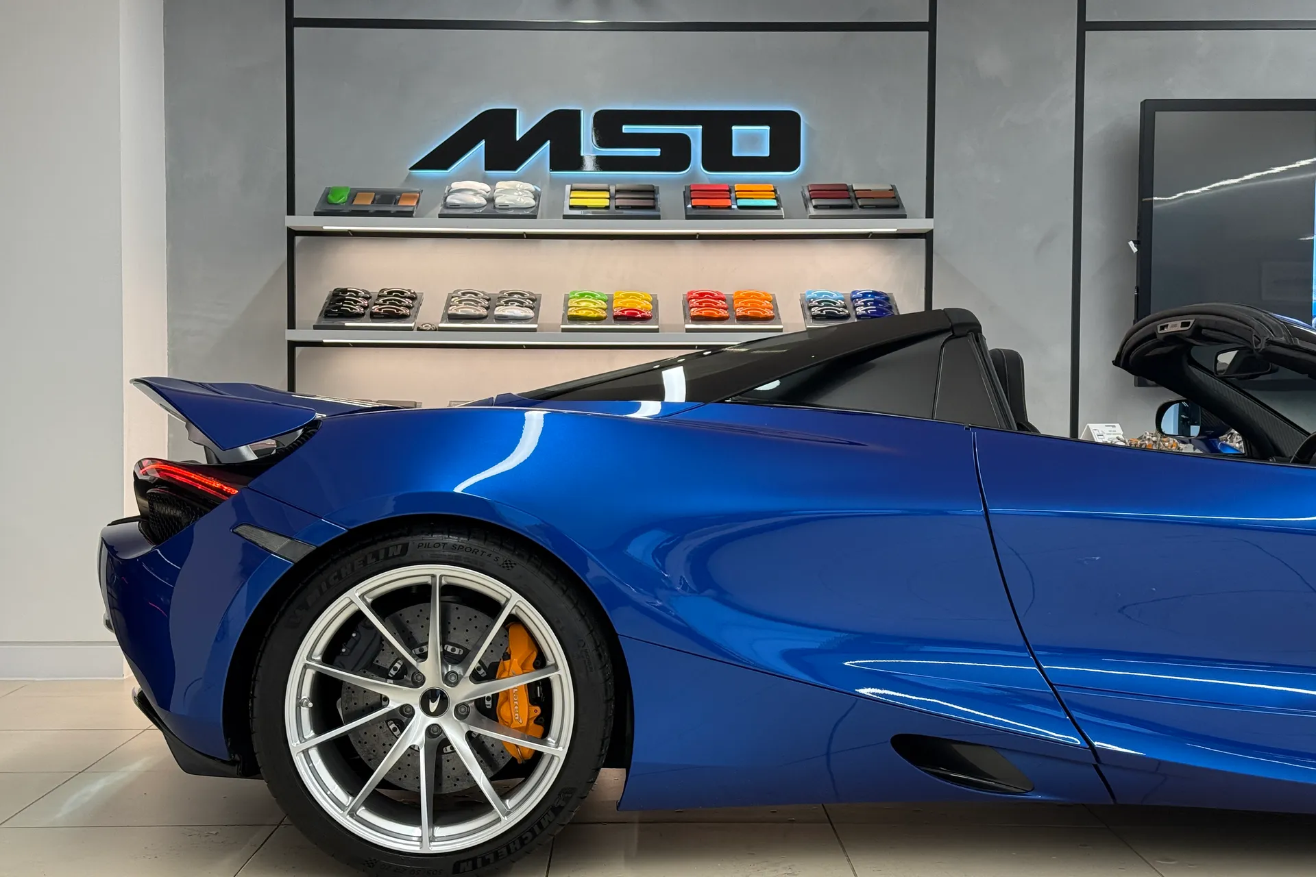 McLaren 720 thumbnail image number 37