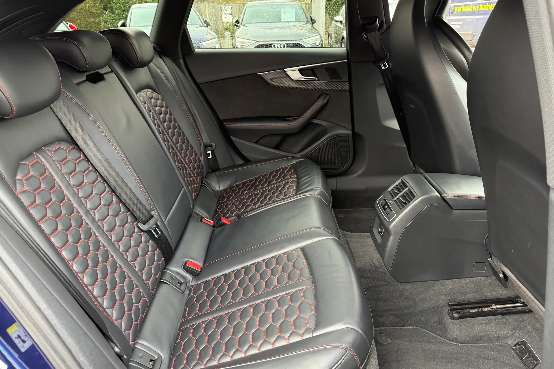 Audi RS4 thumbnail image number 47