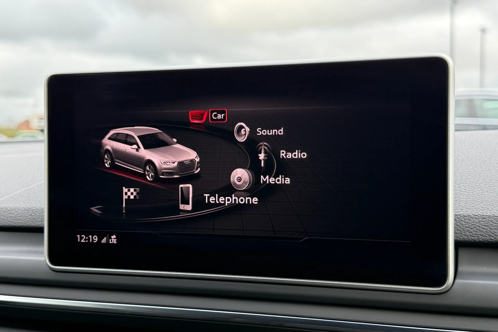 Audi RS4 thumbnail image number 12