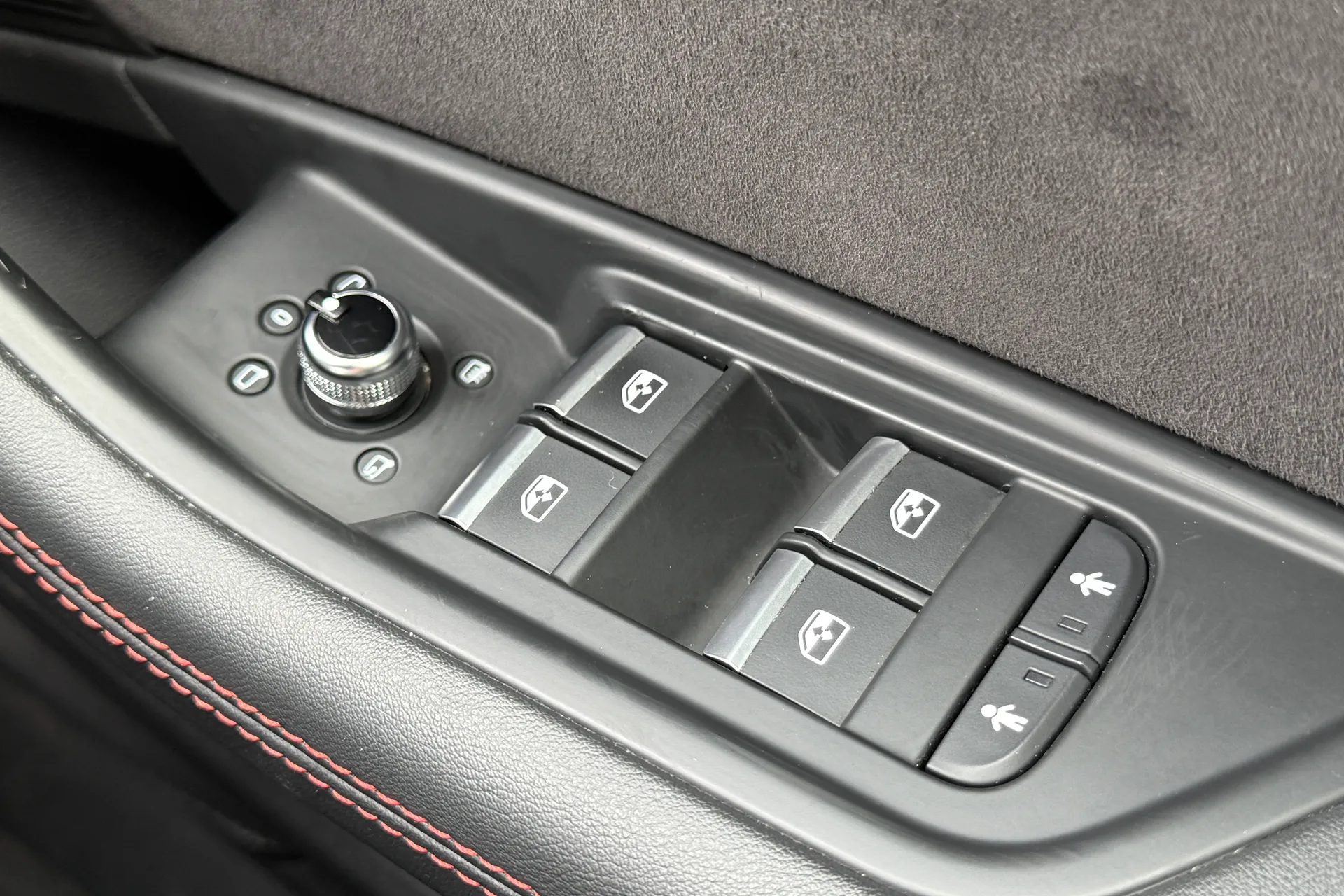 Audi RS4 thumbnail image number 20