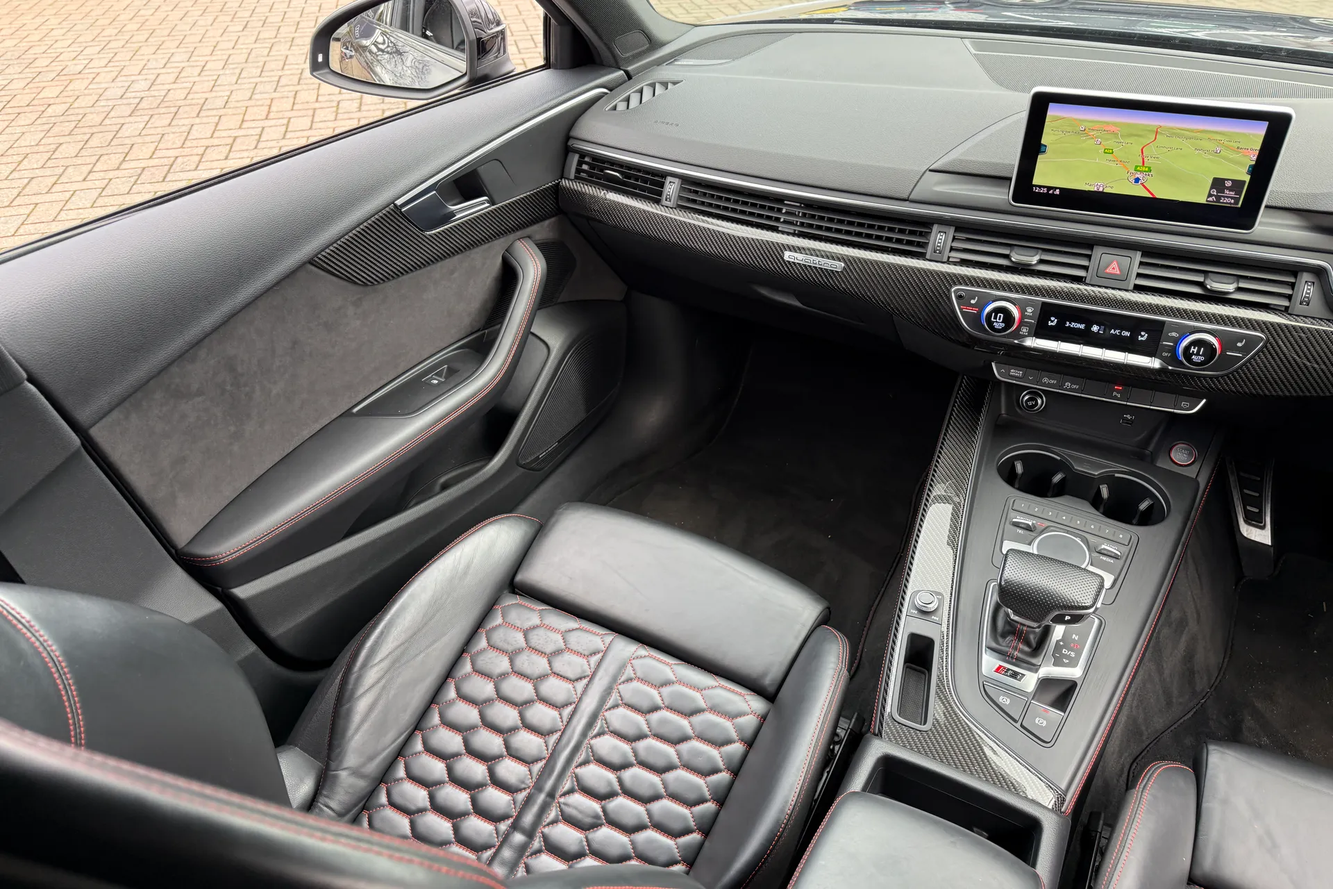 Audi RS4 thumbnail image number 40