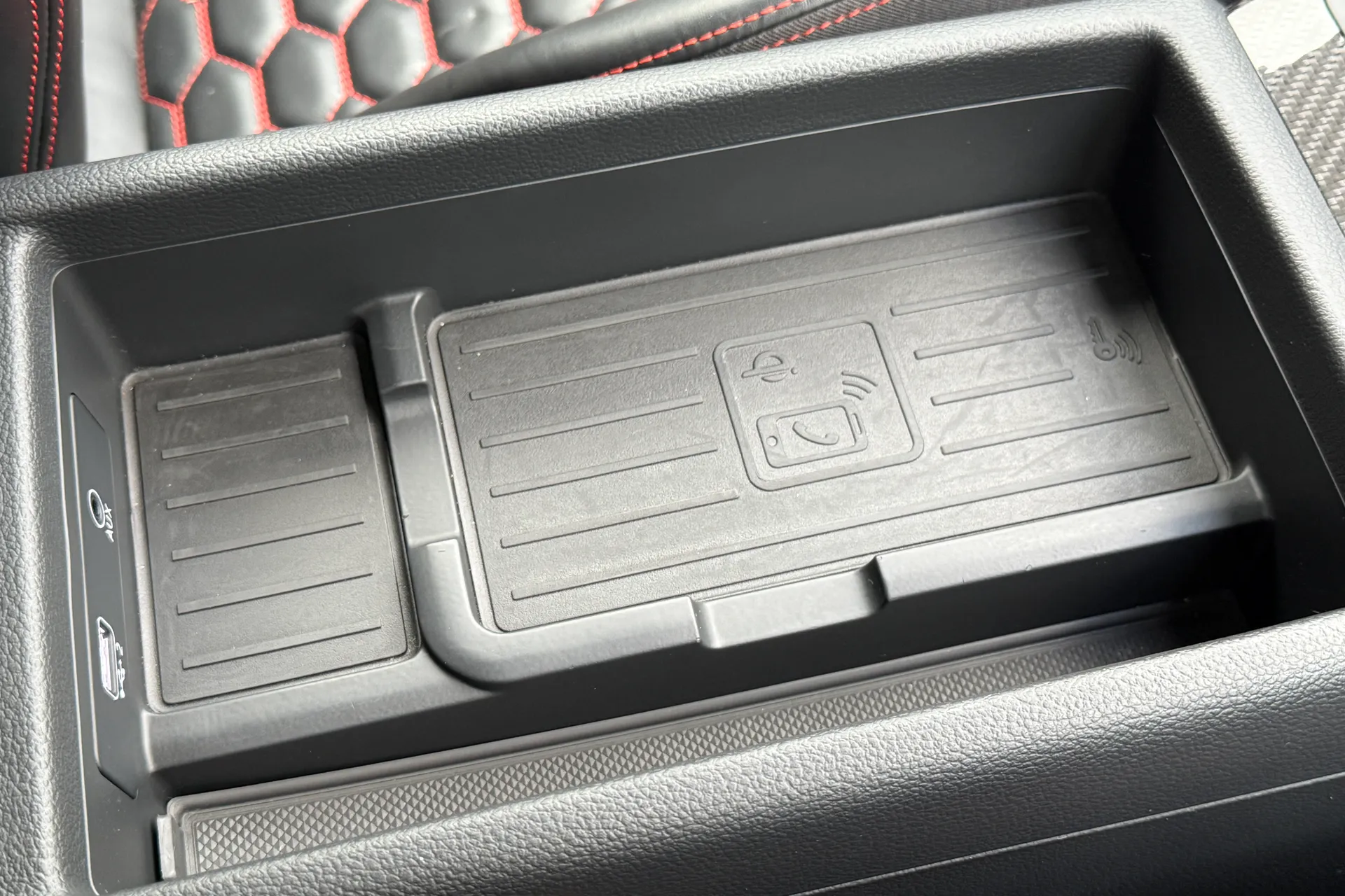 Audi RS4 thumbnail image number 15