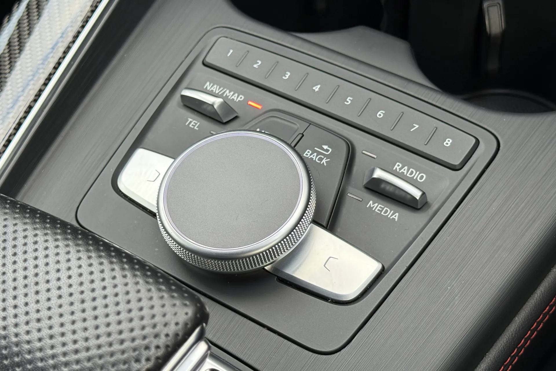 Audi RS4 thumbnail image number 43