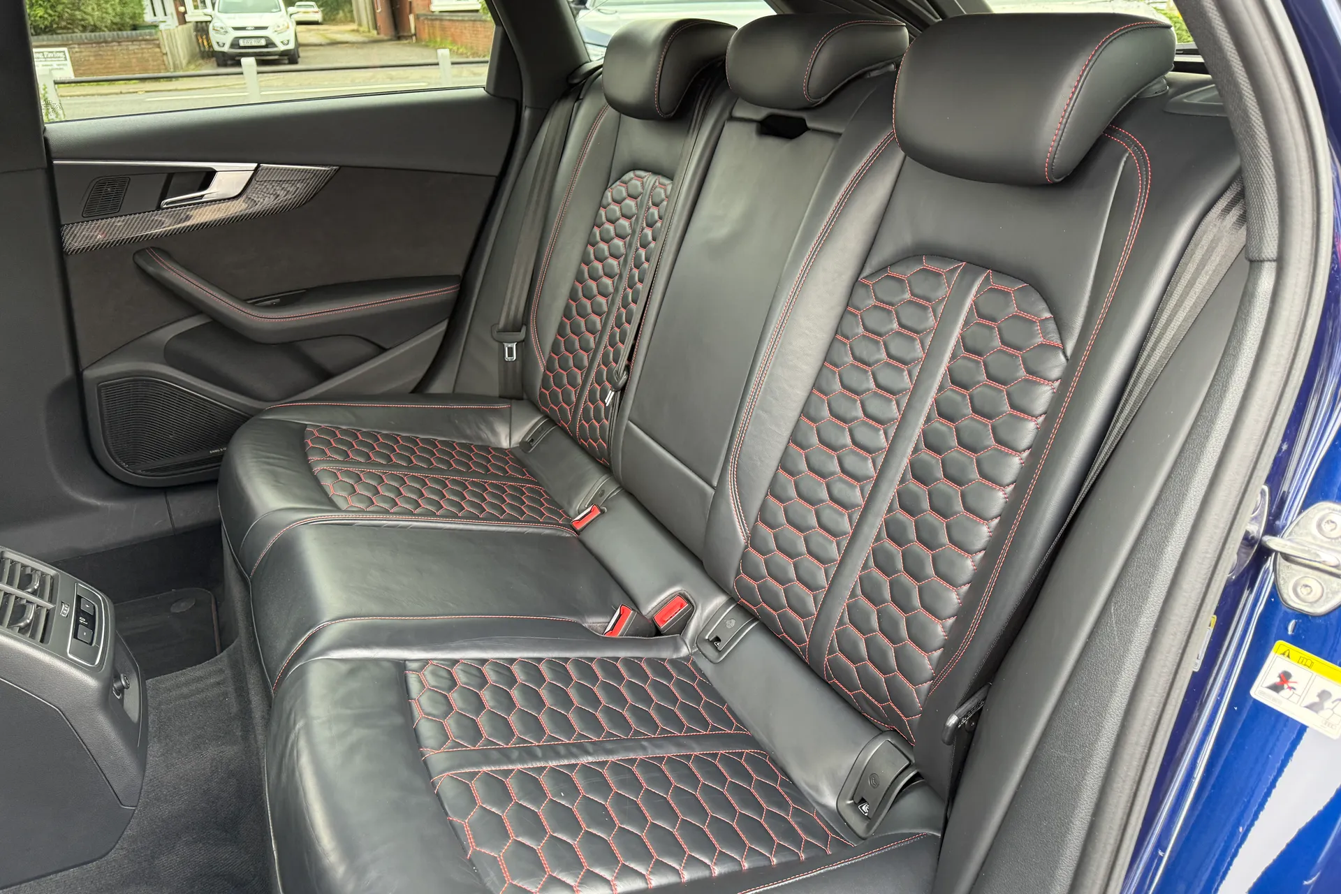 Audi RS4 thumbnail image number 45