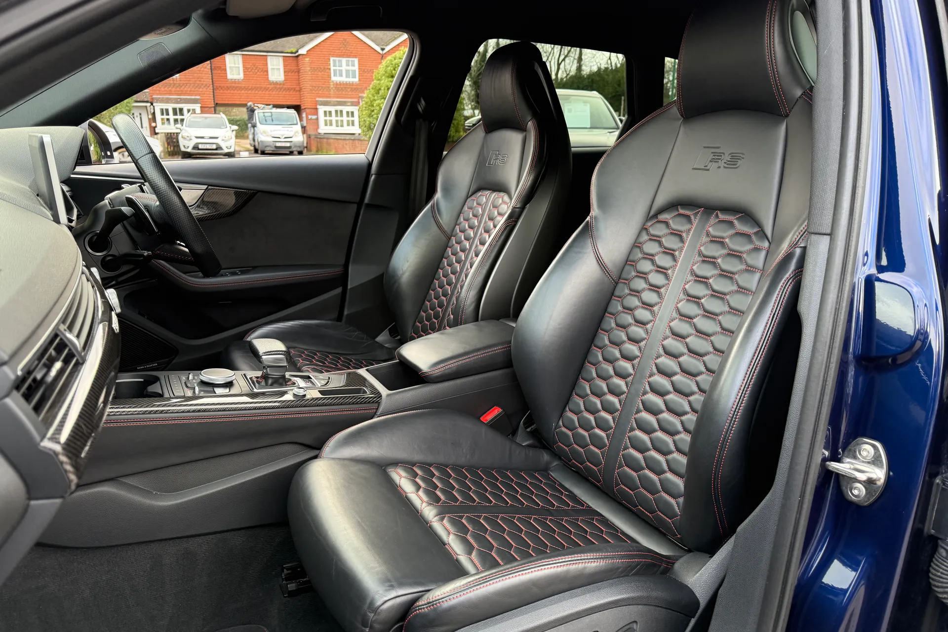 Audi RS4 thumbnail image number 31