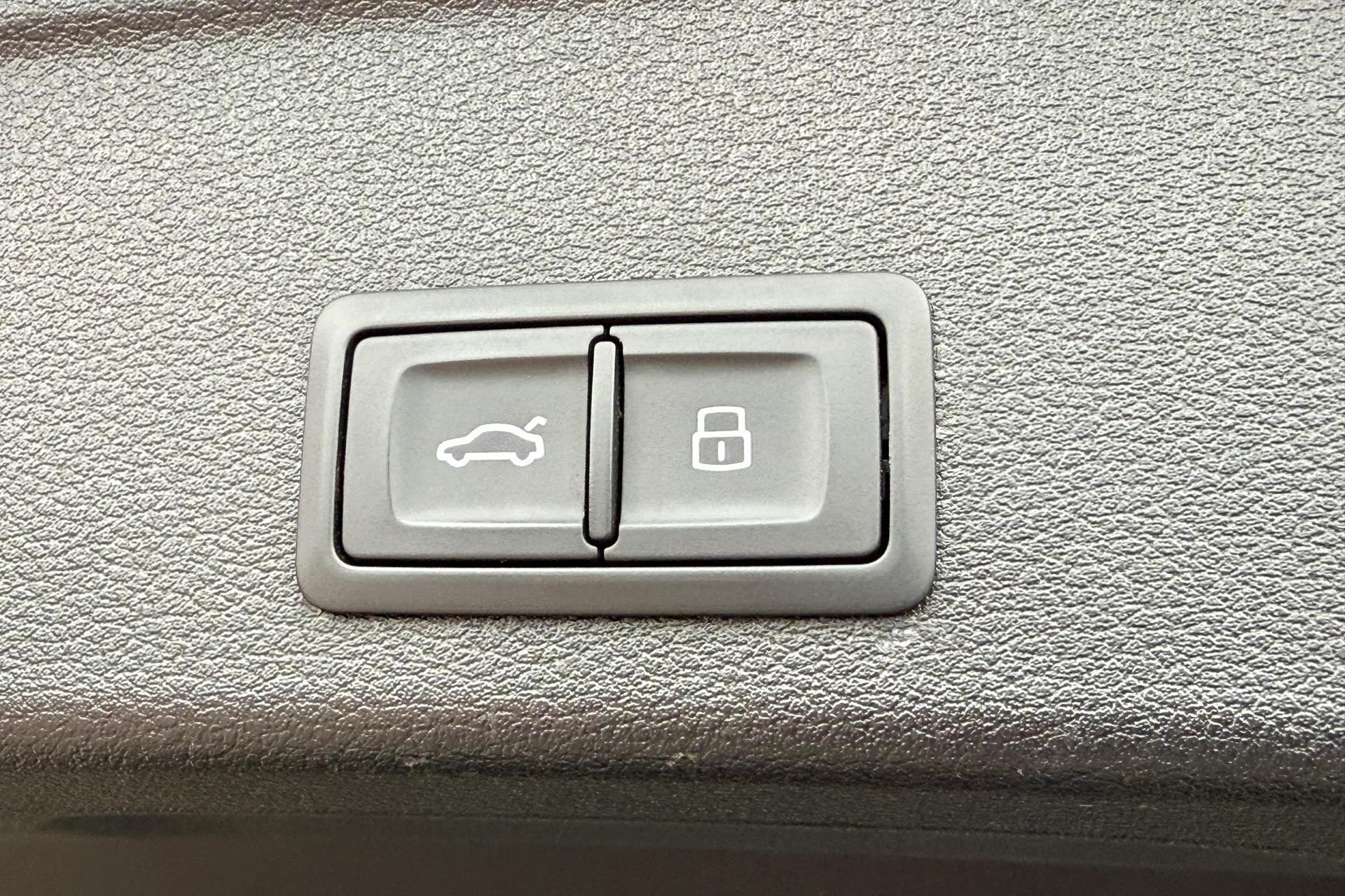 Audi RS4 thumbnail image number 38