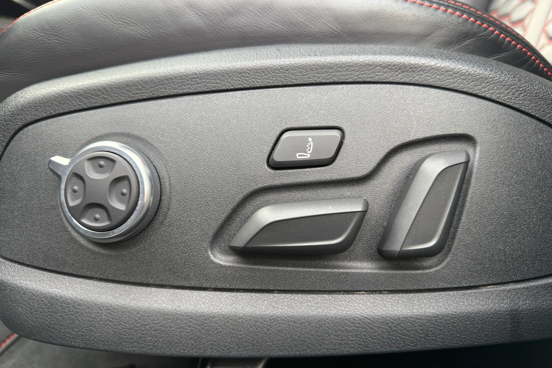 Audi RS4 thumbnail image number 18