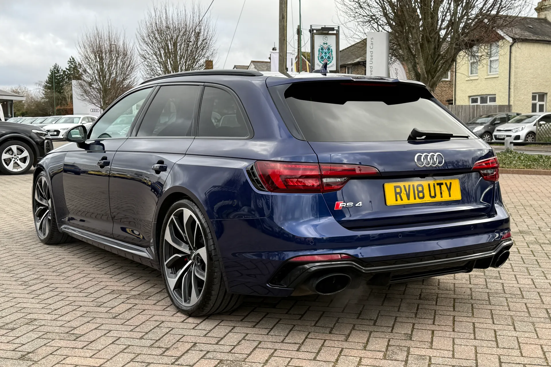 Audi RS4 thumbnail image number 35