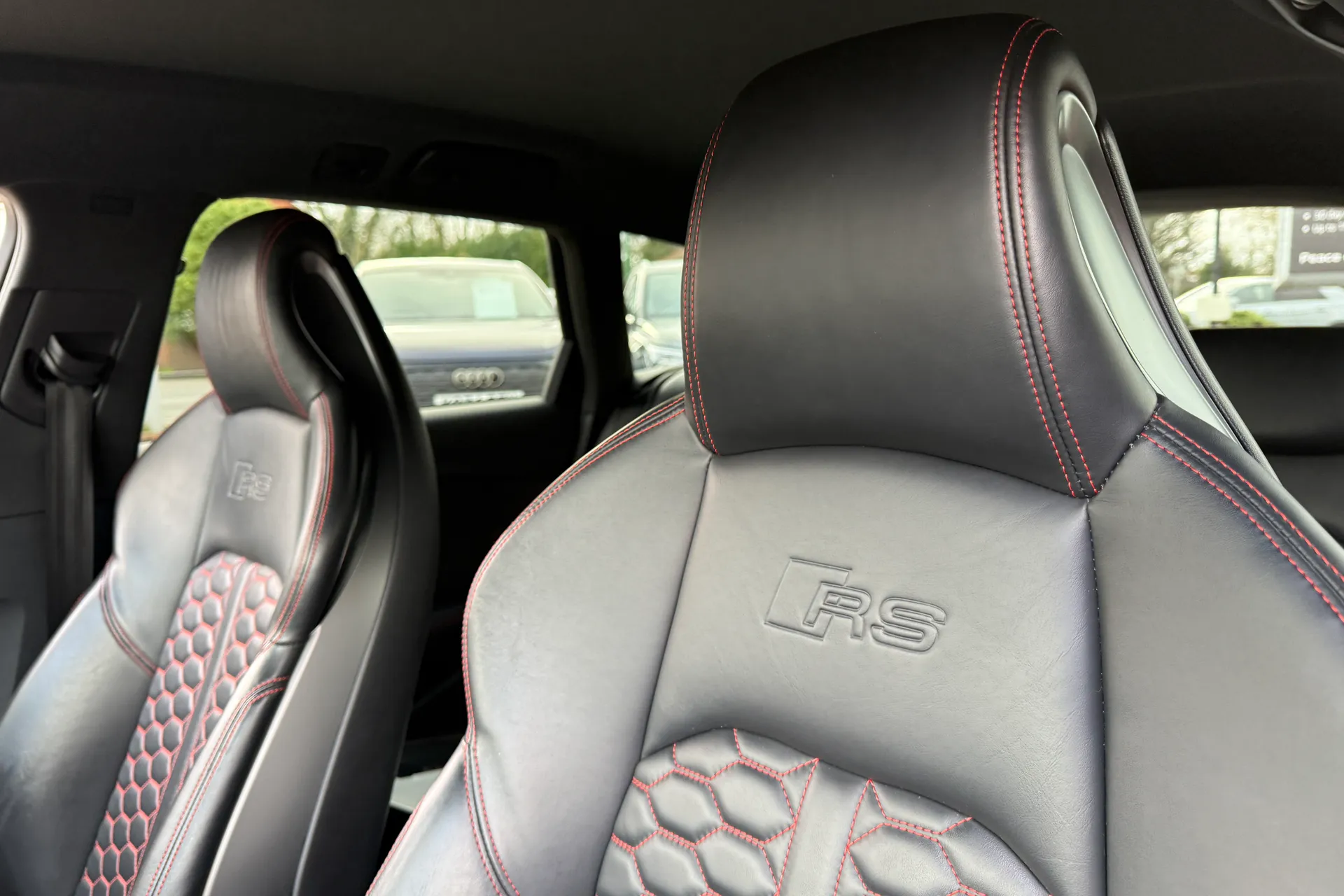 Audi RS4 thumbnail image number 32