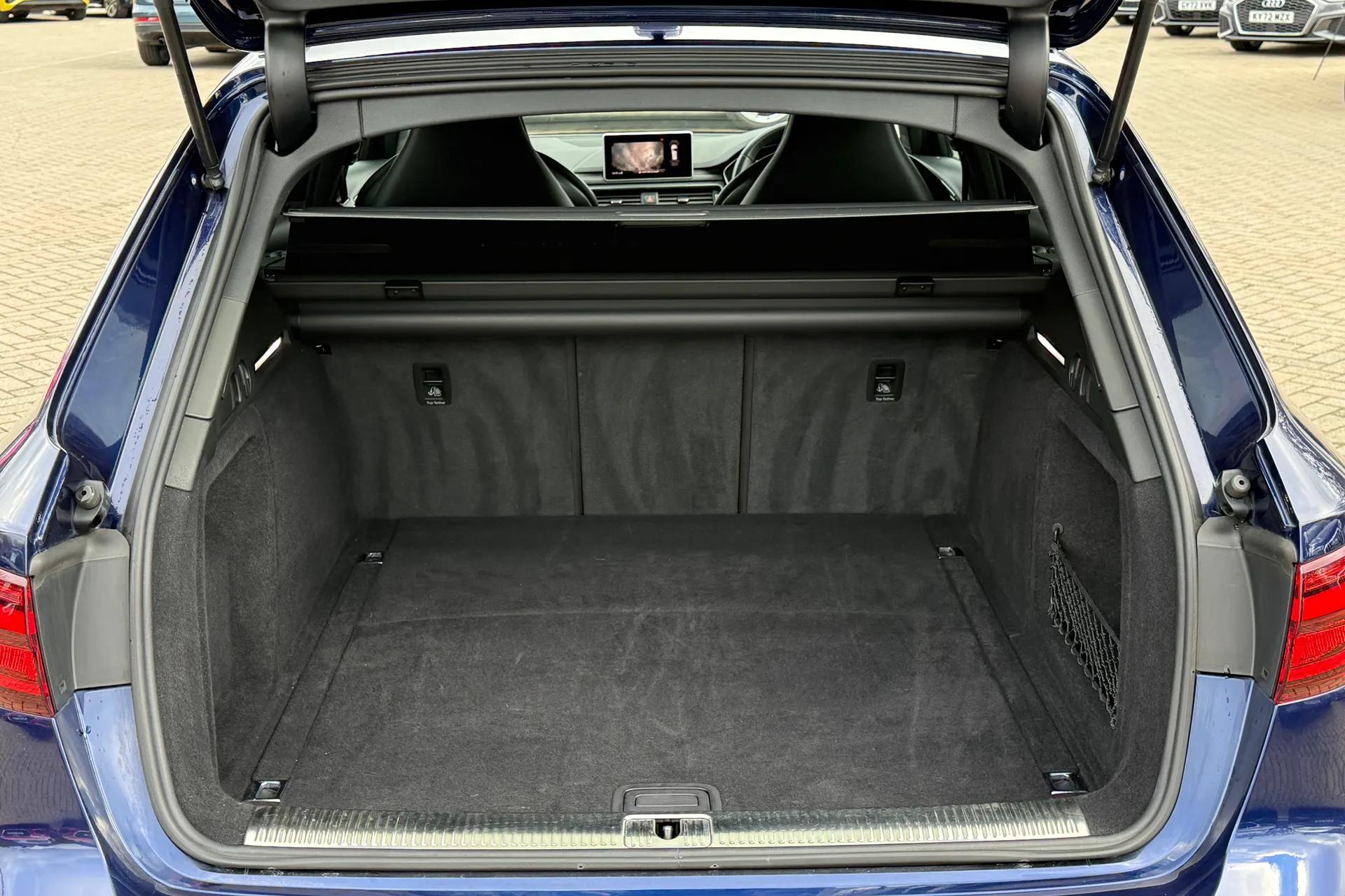 Audi RS4 thumbnail image number 36