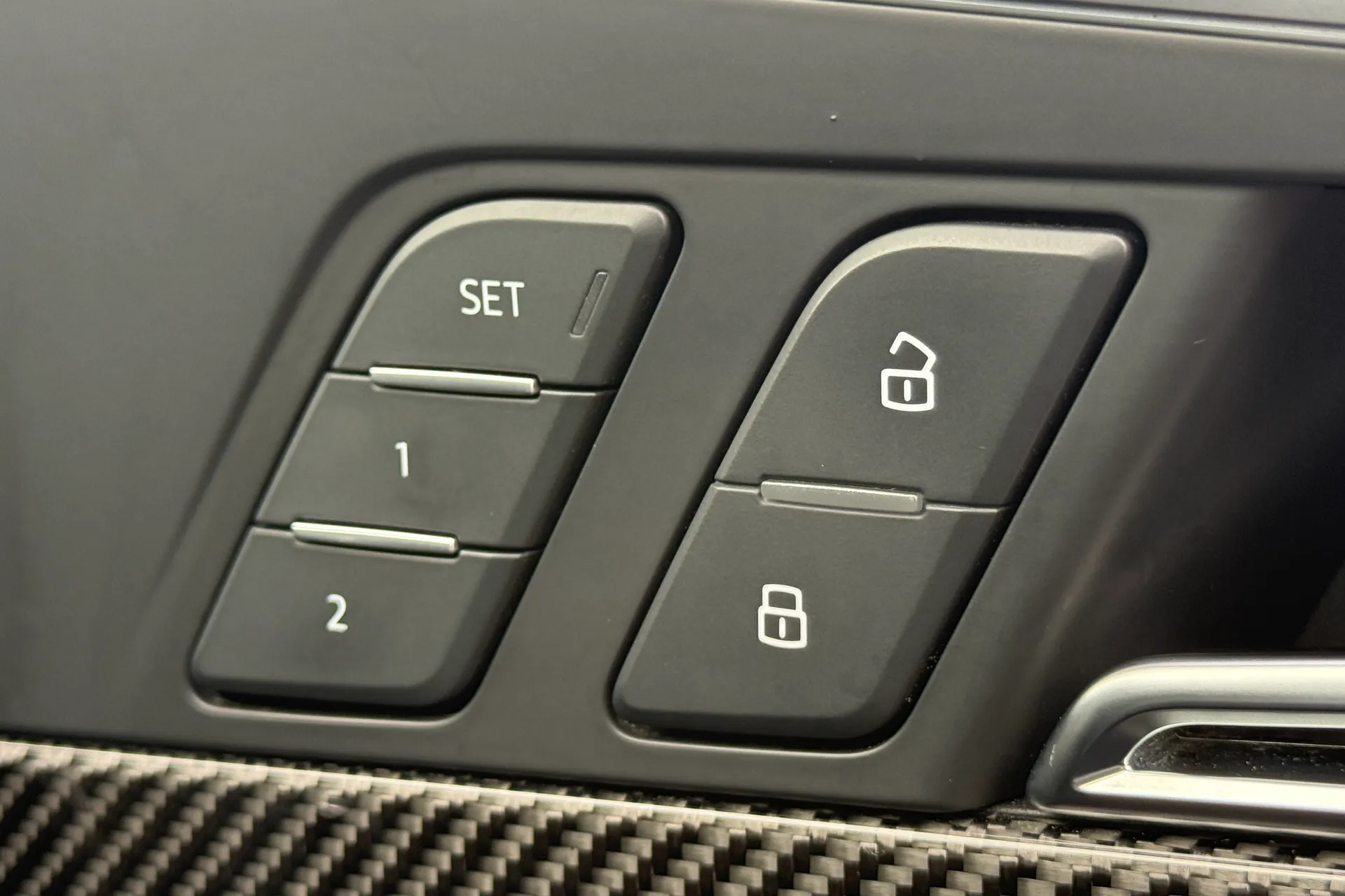 Audi RS4 thumbnail image number 17