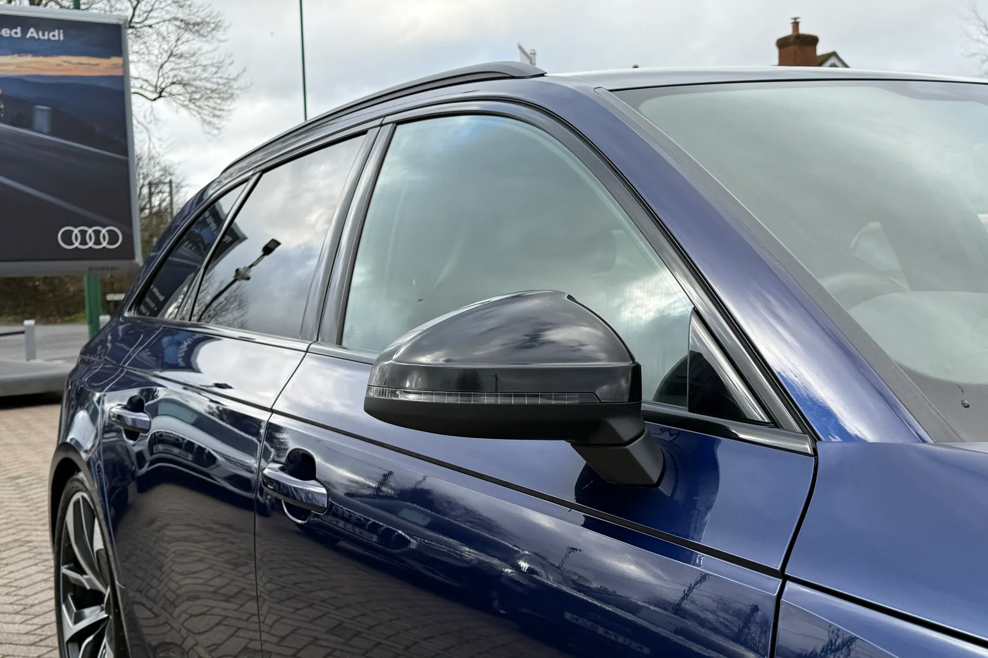 Audi RS4 thumbnail image number 51