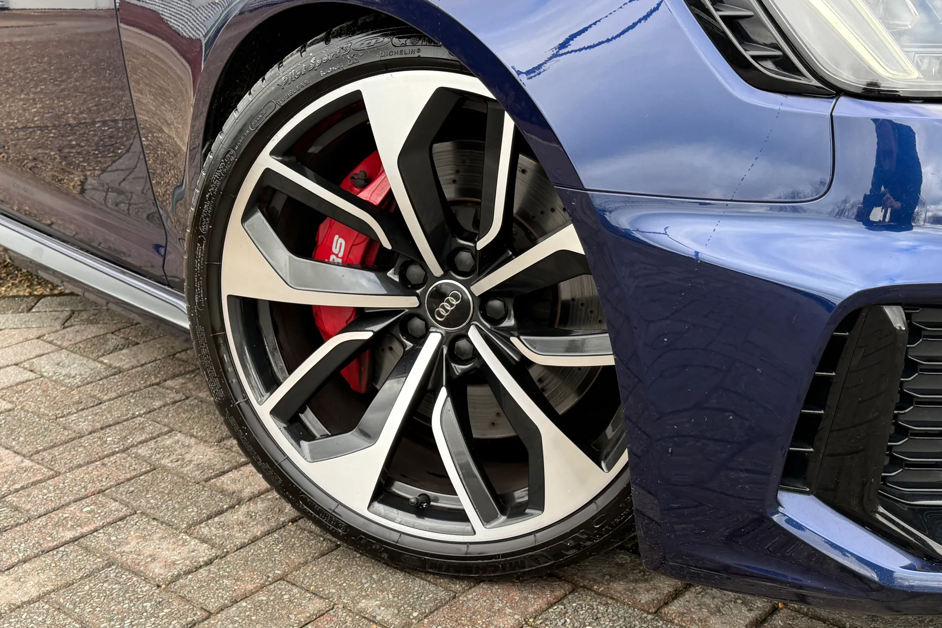 Audi RS4 thumbnail image number 8