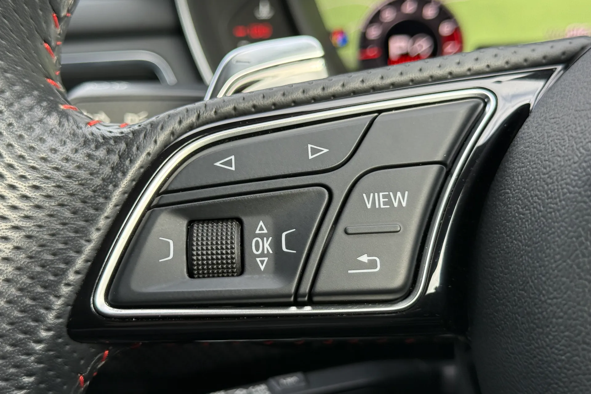 Audi RS4 thumbnail image number 22