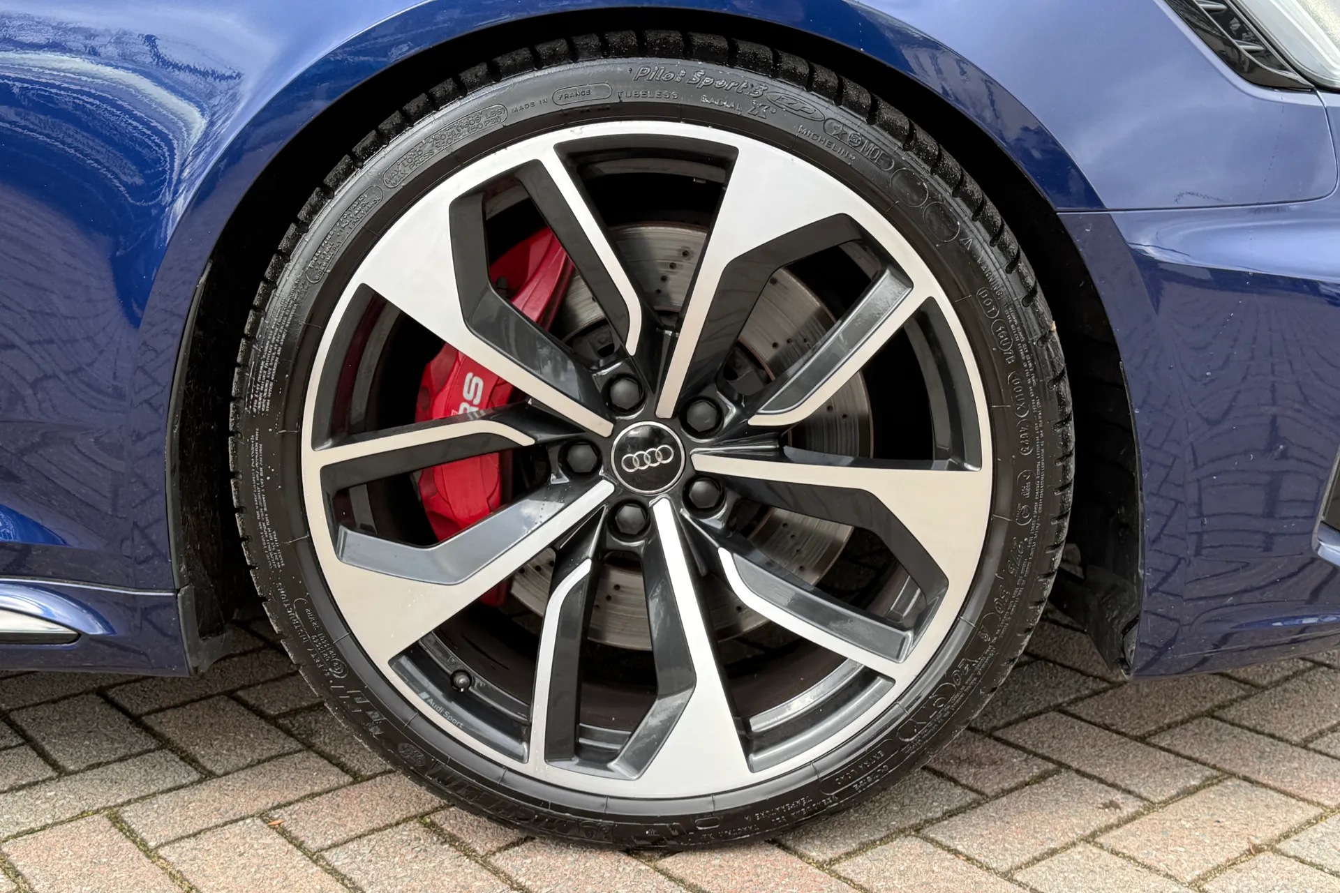 Audi RS4 thumbnail image number 50