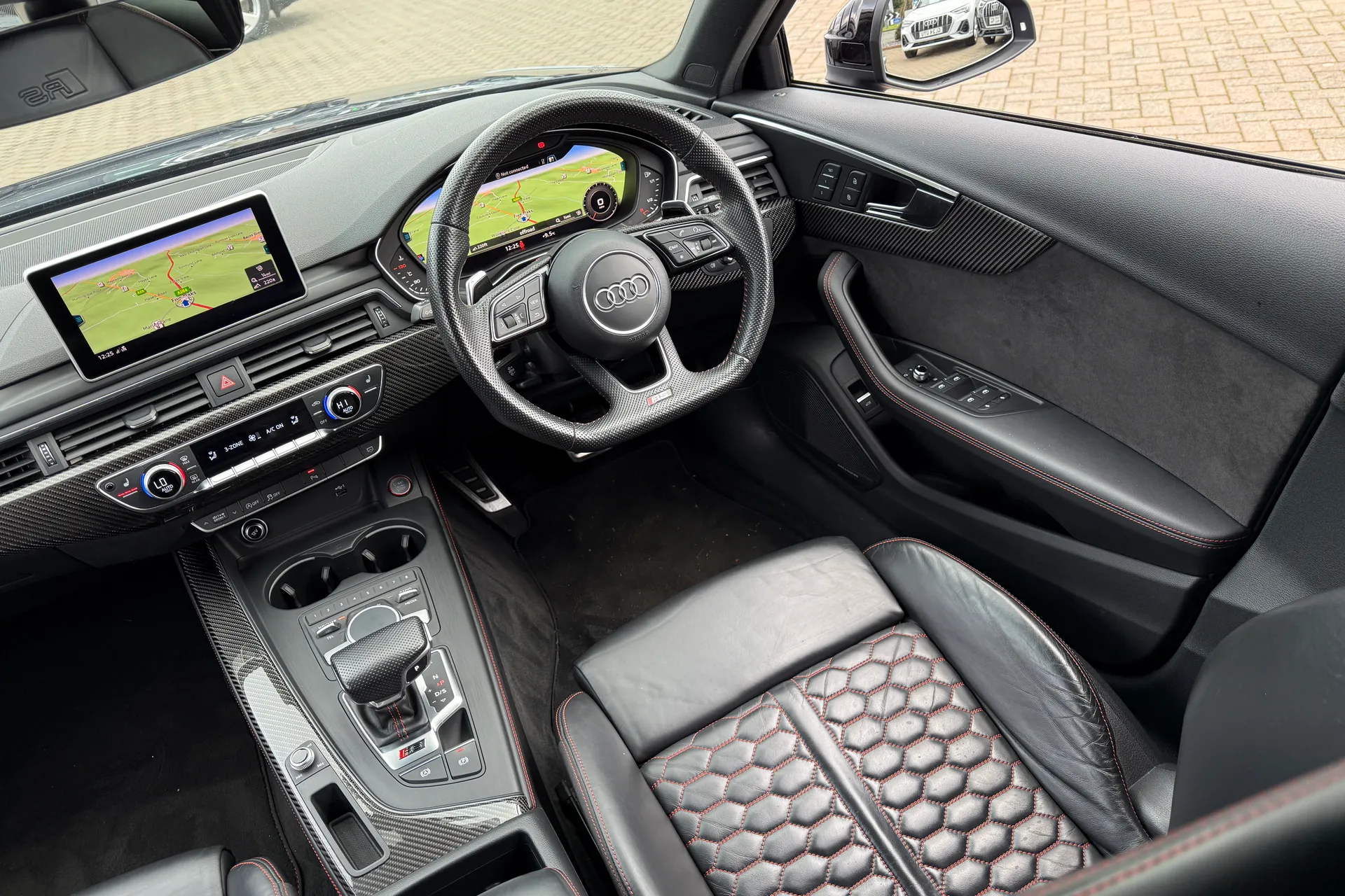 Audi RS4 thumbnail image number 44