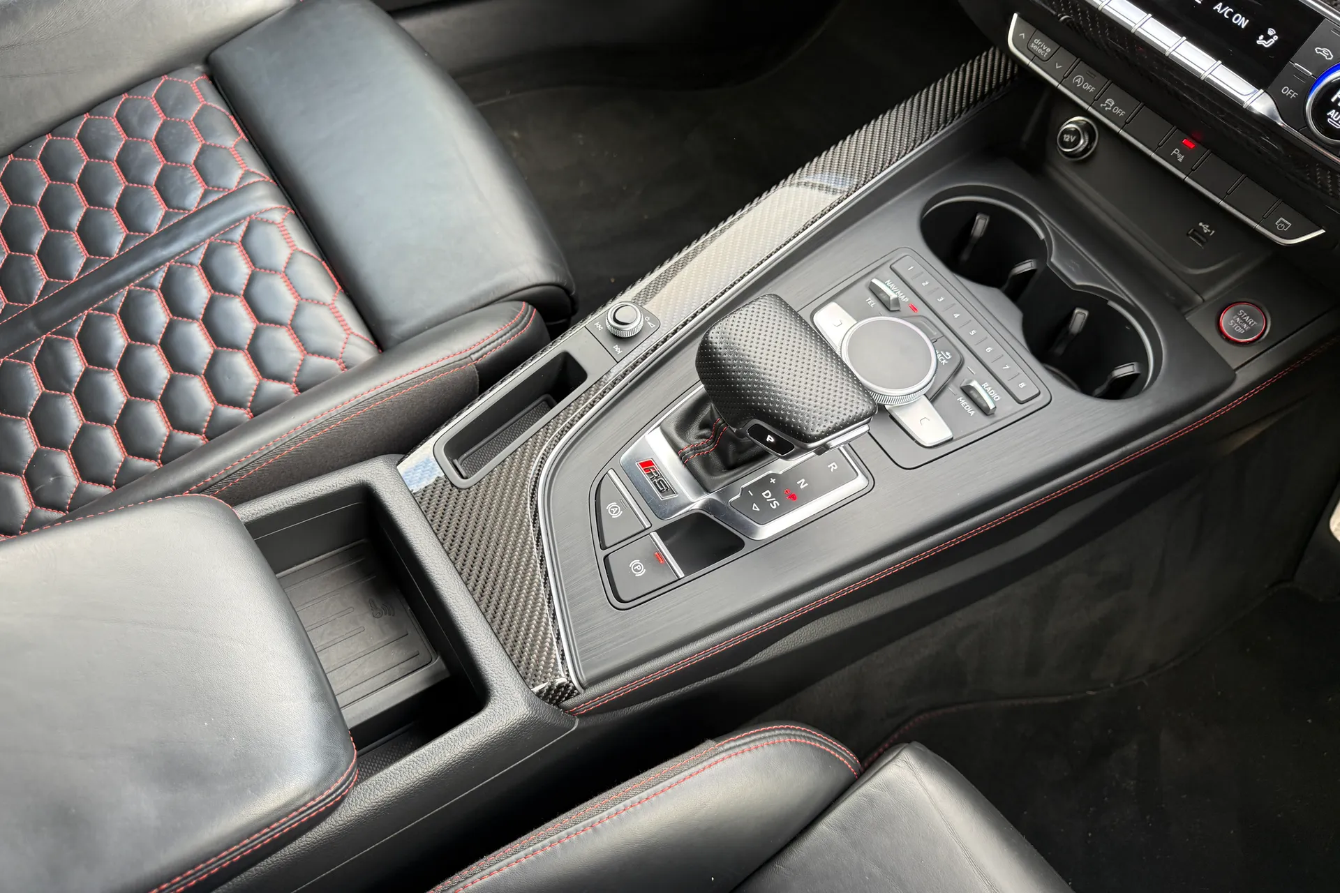 Audi RS4 thumbnail image number 41