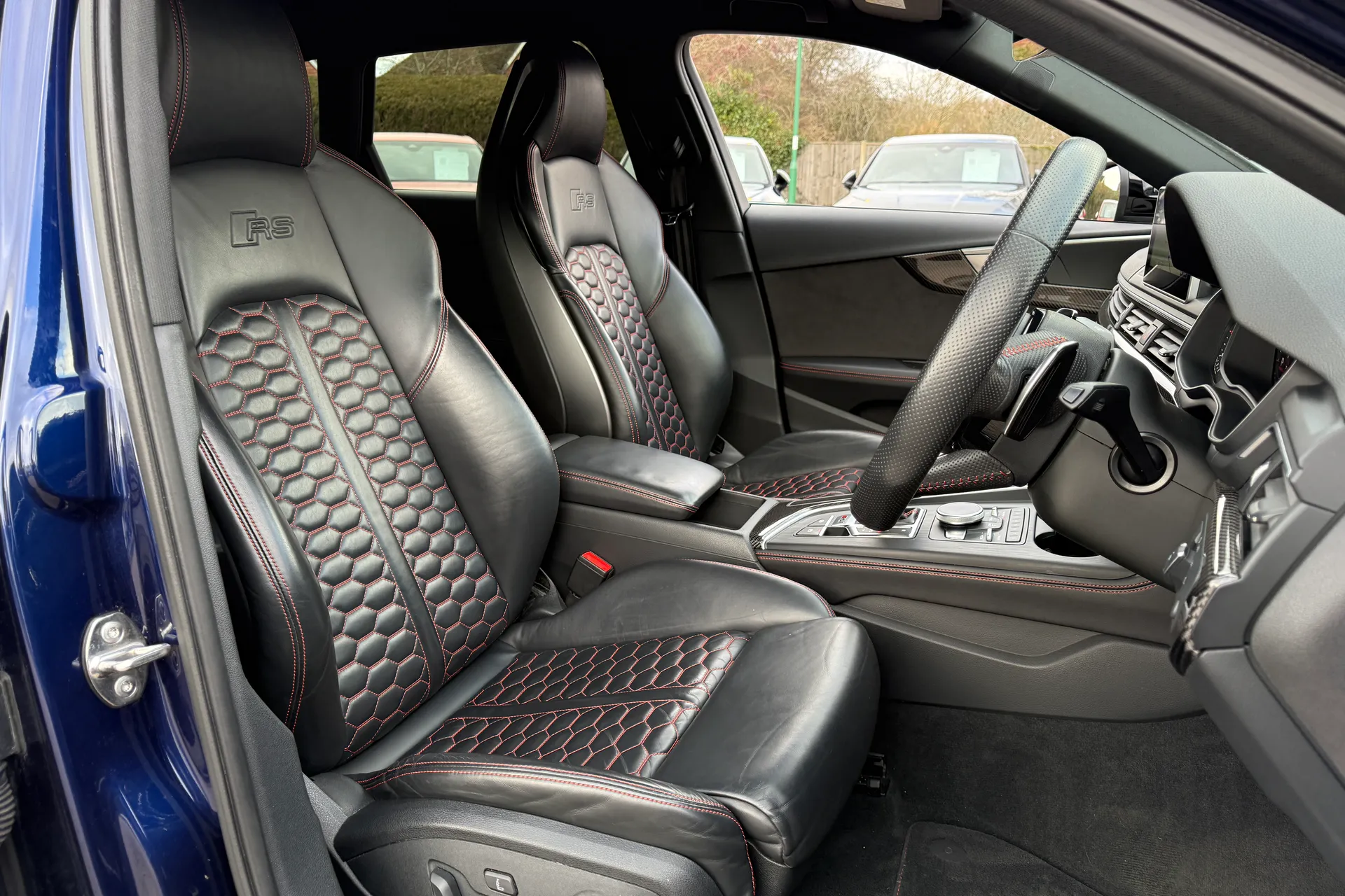 Audi RS4 thumbnail image number 28