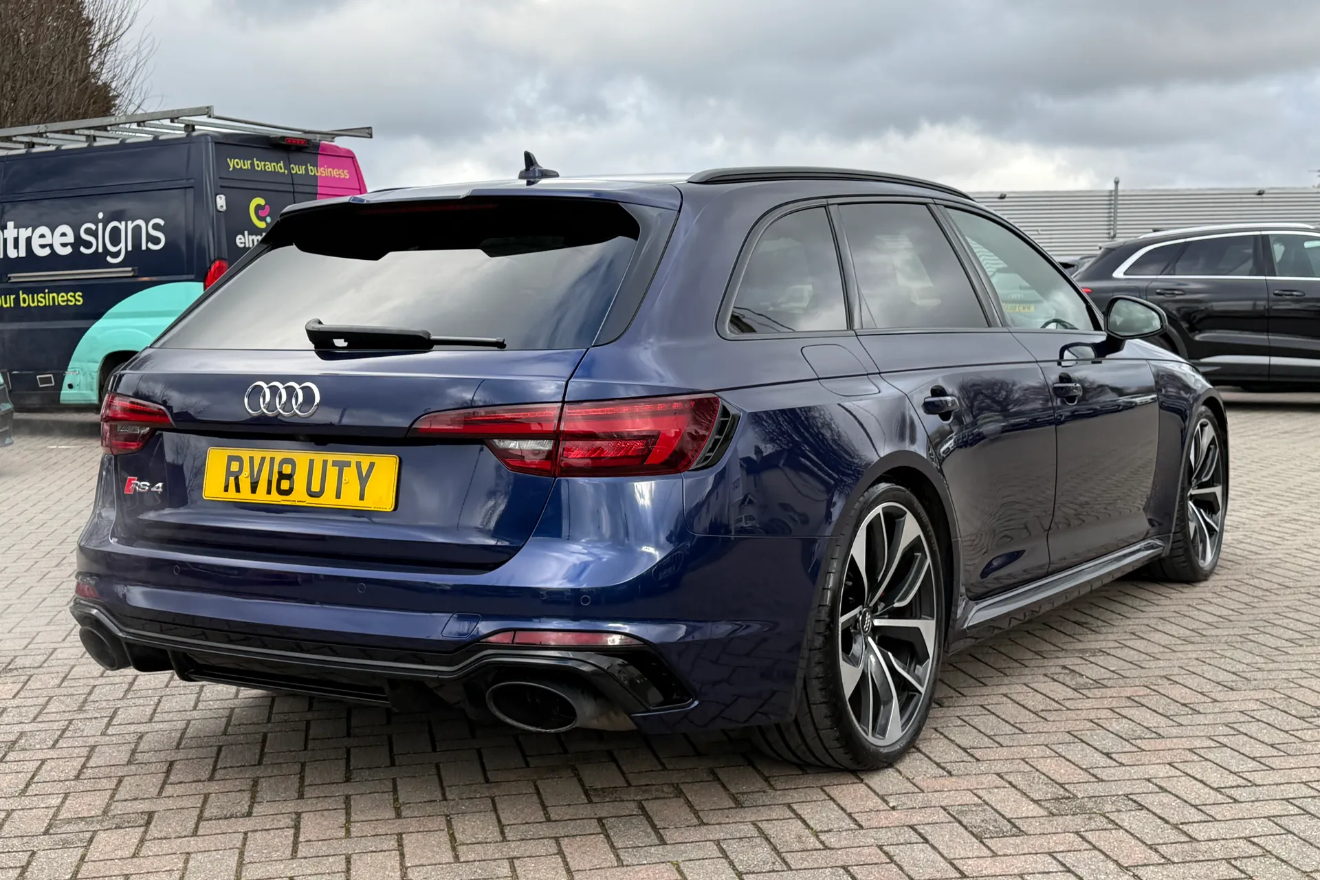 Audi RS4 thumbnail image number 33