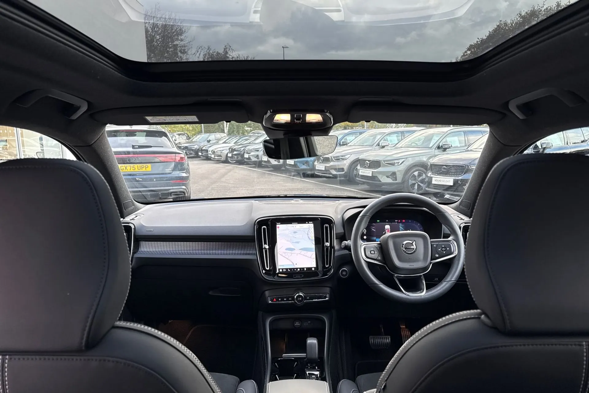 Volvo XC40 thumbnail image number 3