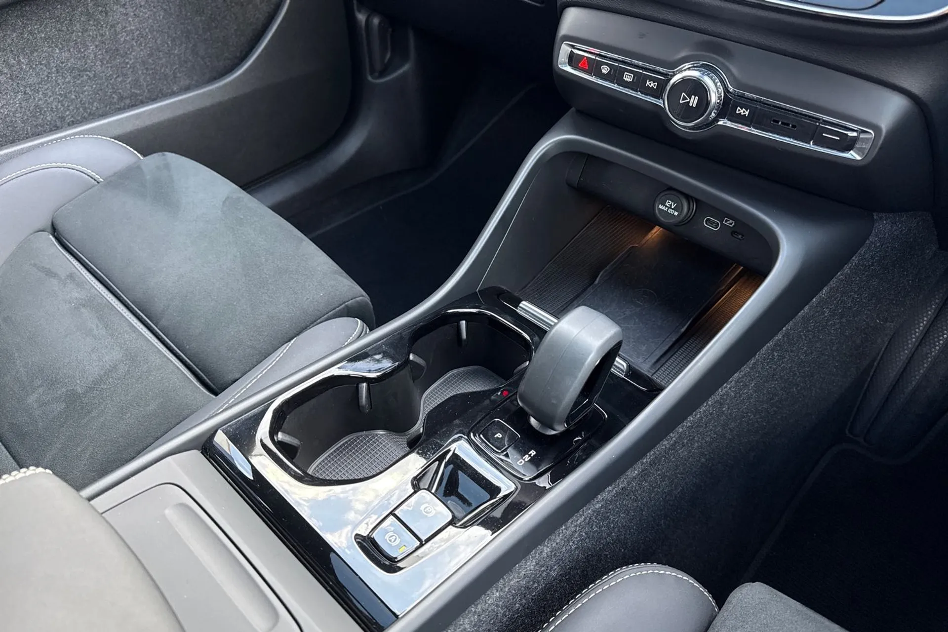 Volvo XC40 thumbnail image number 43