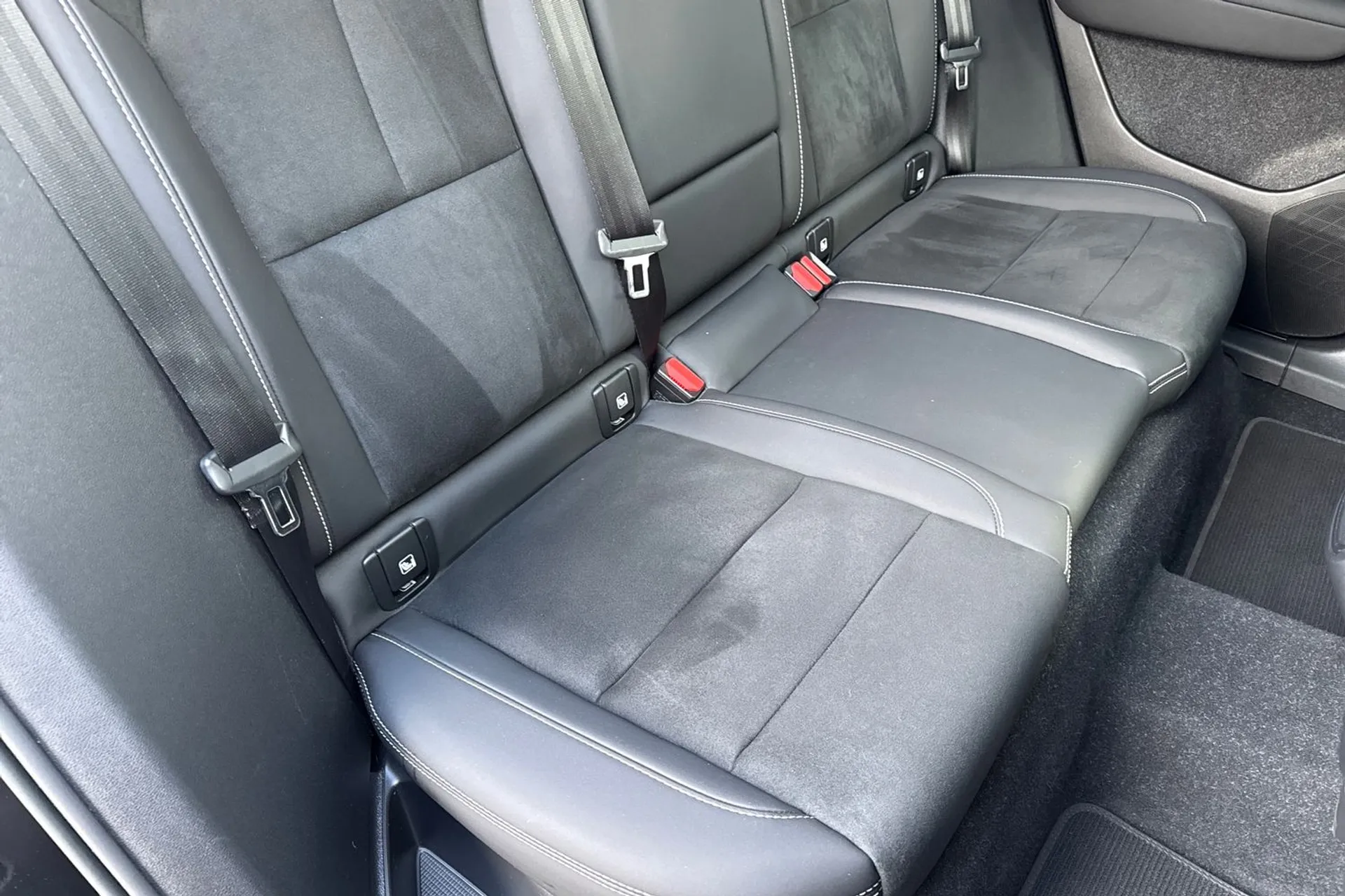 Volvo XC40 thumbnail image number 25