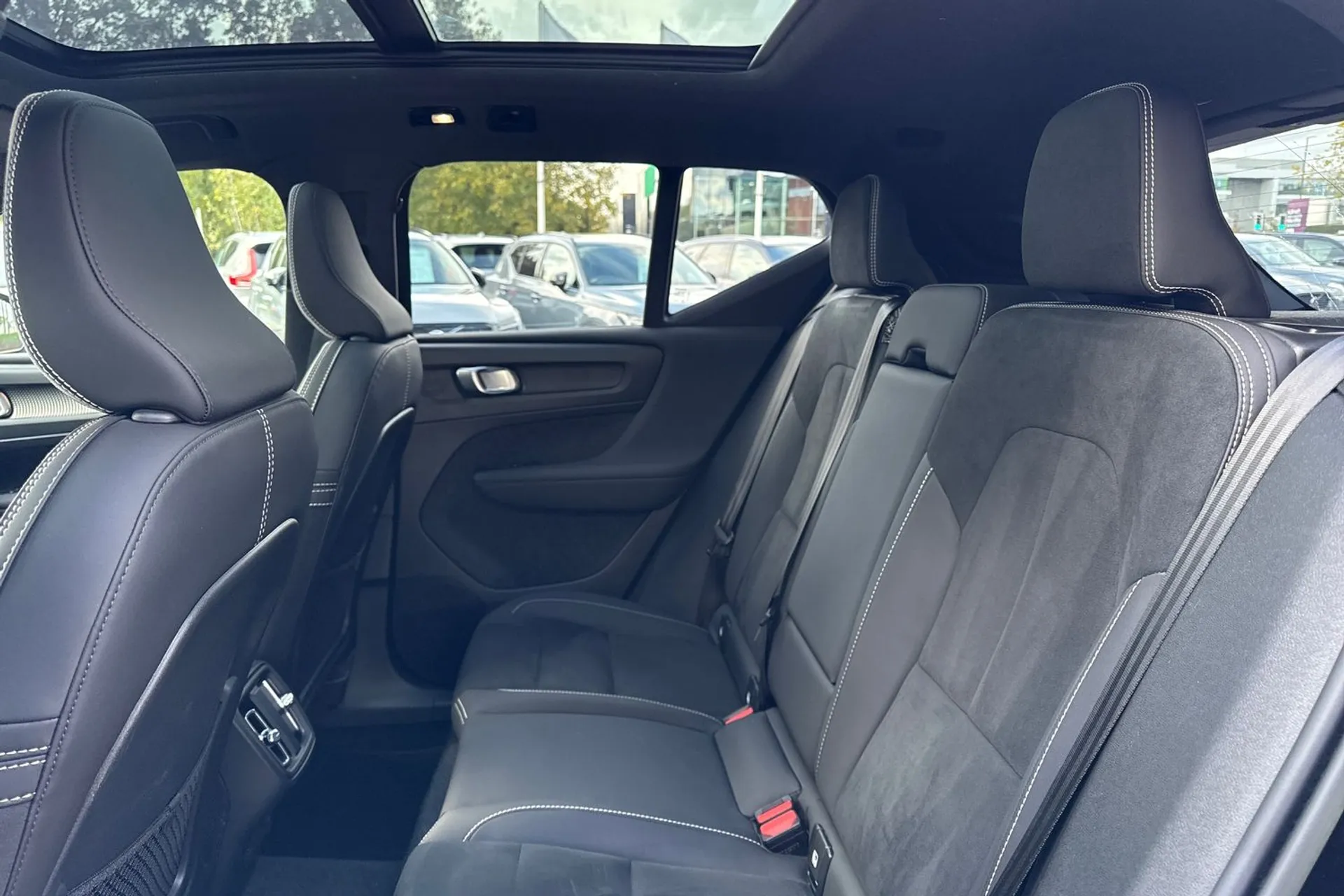 Volvo XC40 thumbnail image number 30