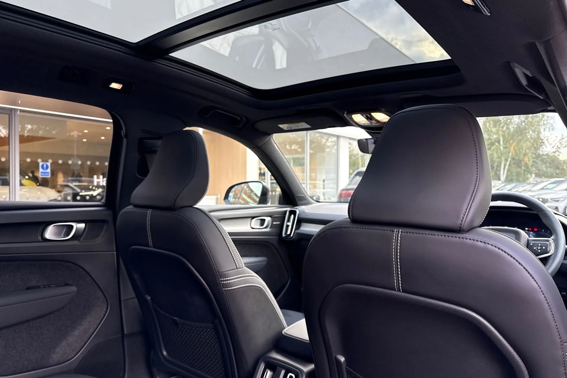 Volvo XC40 thumbnail image number 24