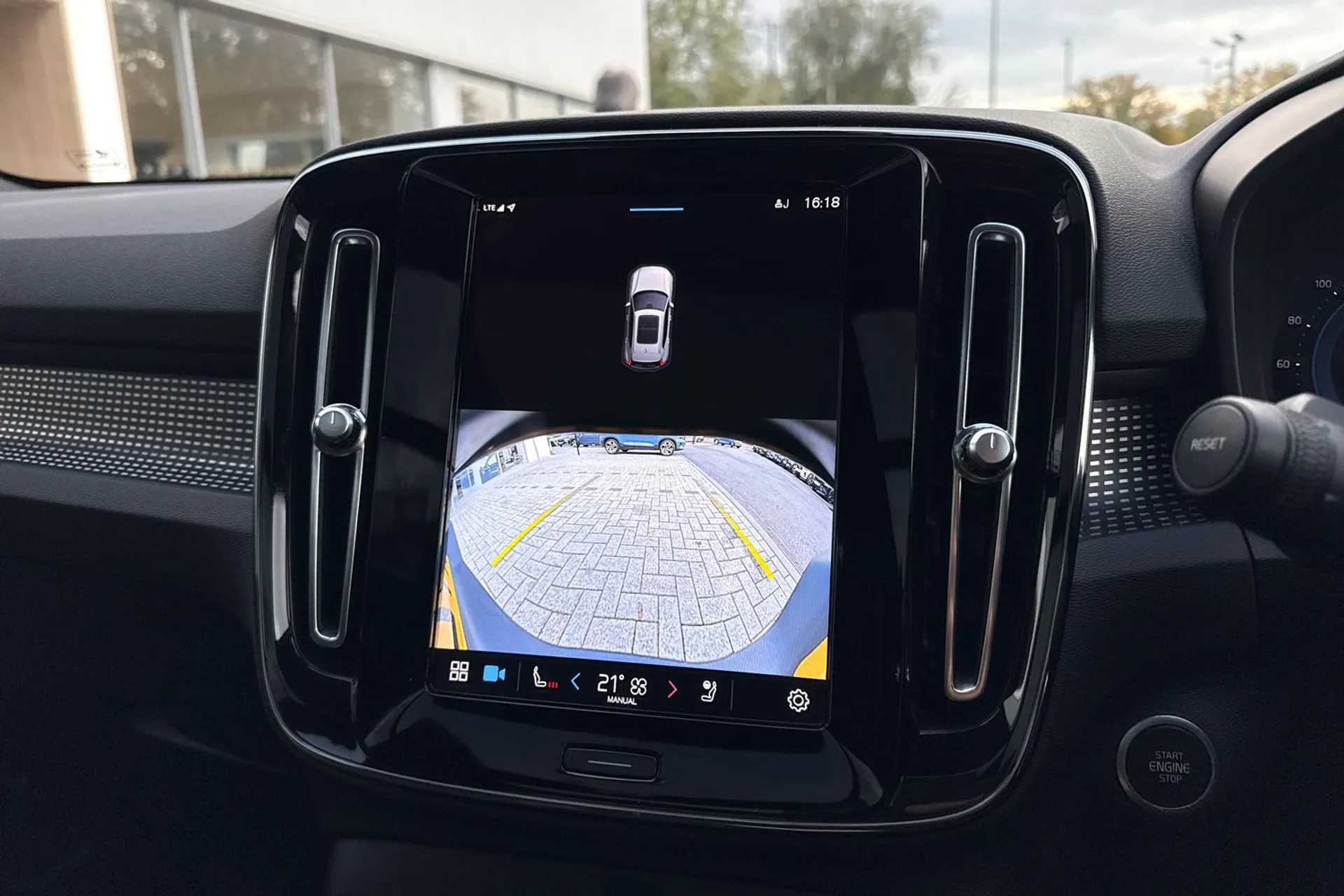 Volvo XC40 thumbnail image number 38