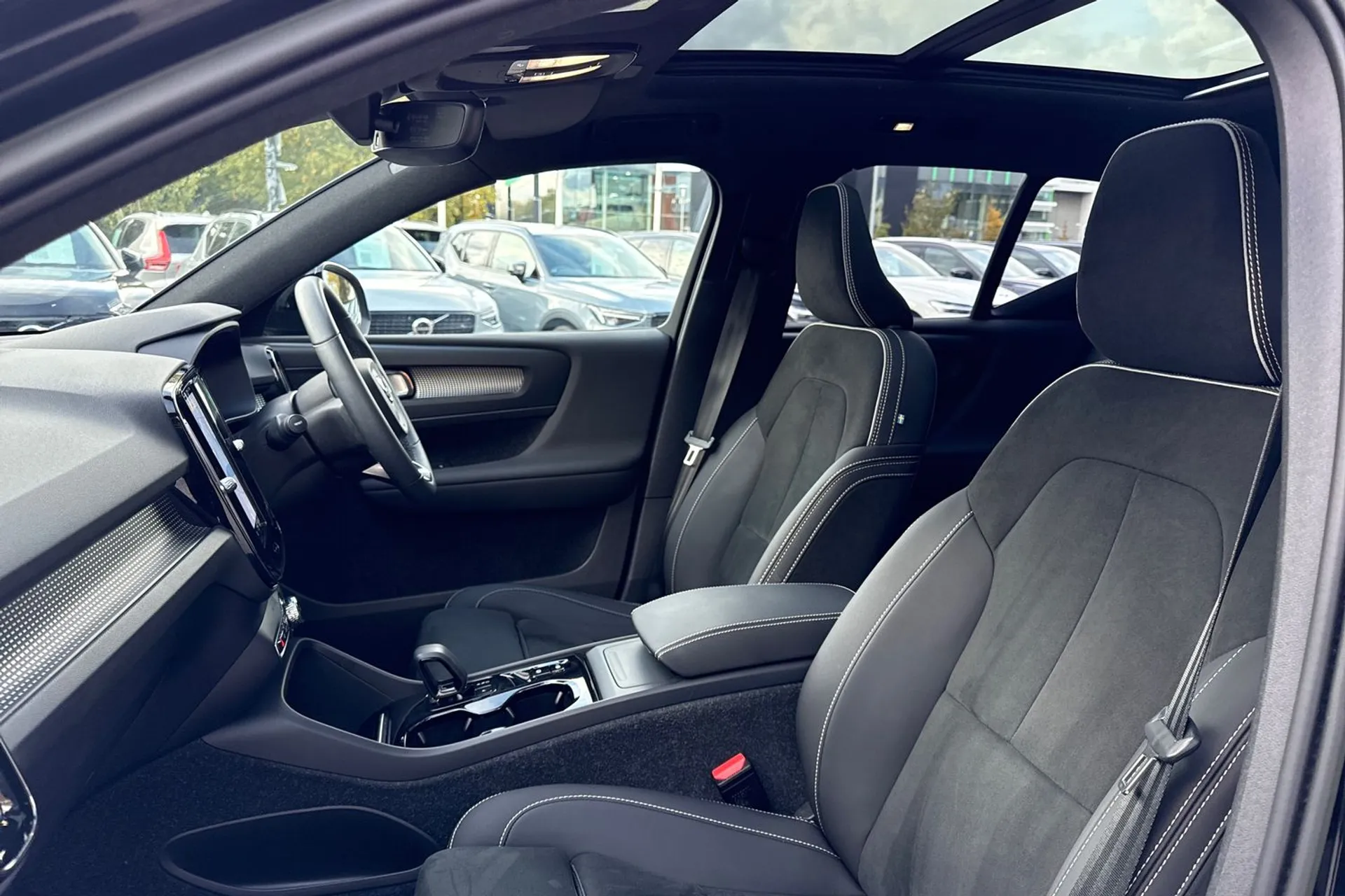 Volvo XC40 thumbnail image number 28