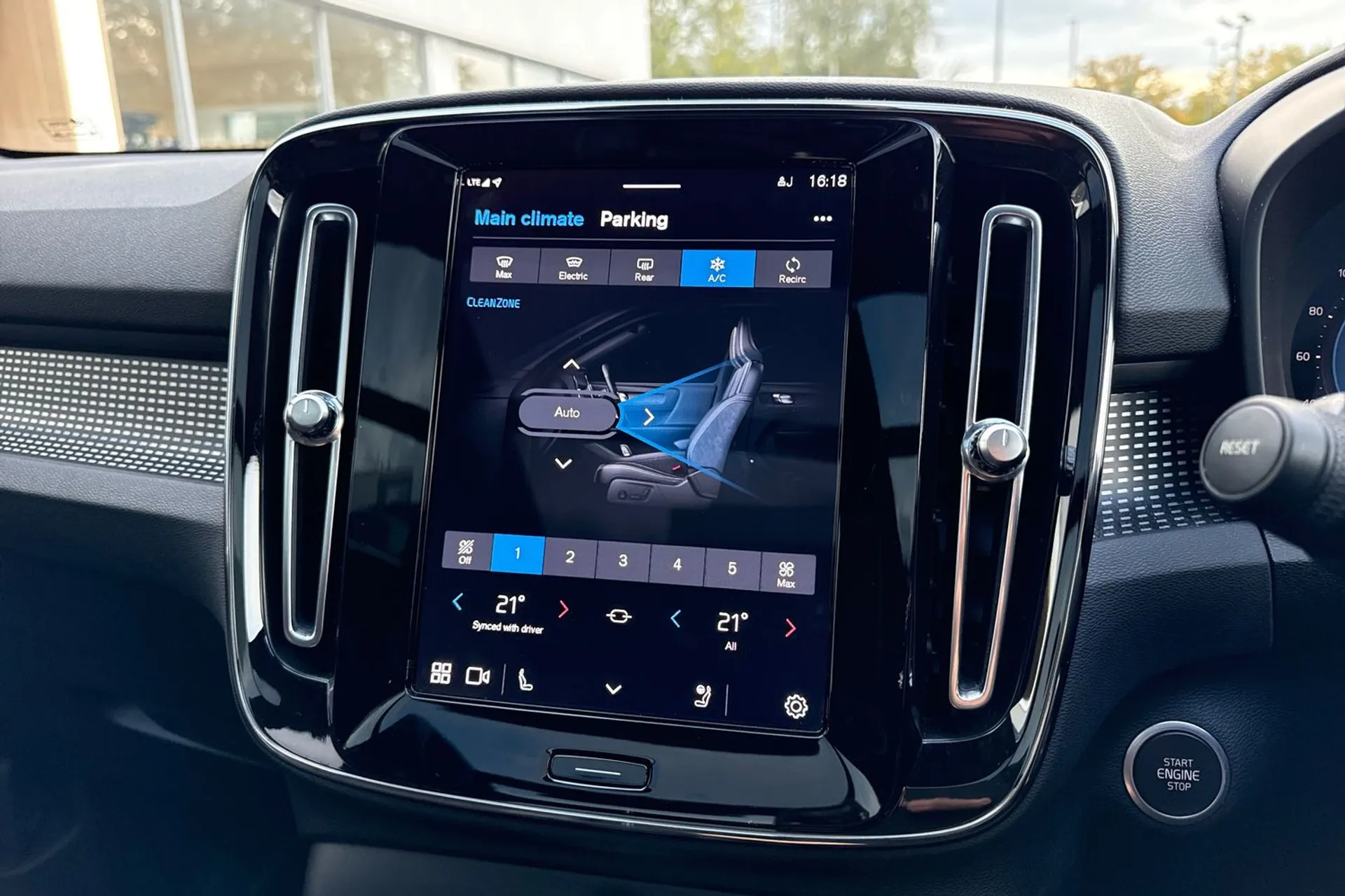 Volvo XC40 thumbnail image number 39