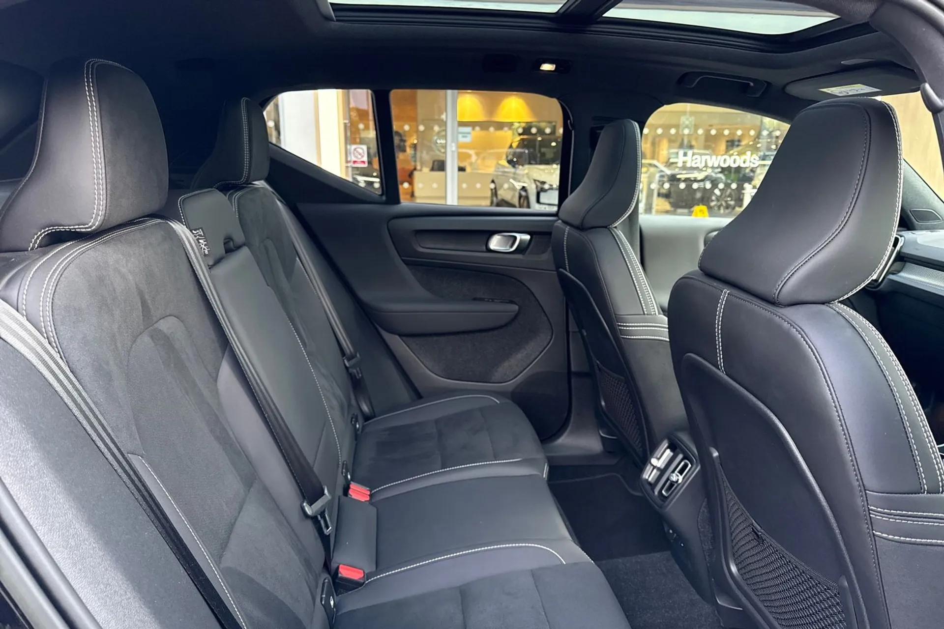 Volvo XC40 thumbnail image number 23