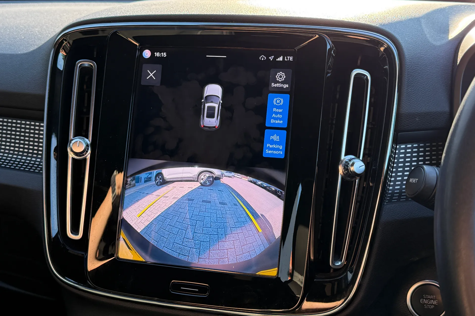 Volvo XC40 thumbnail image number 4