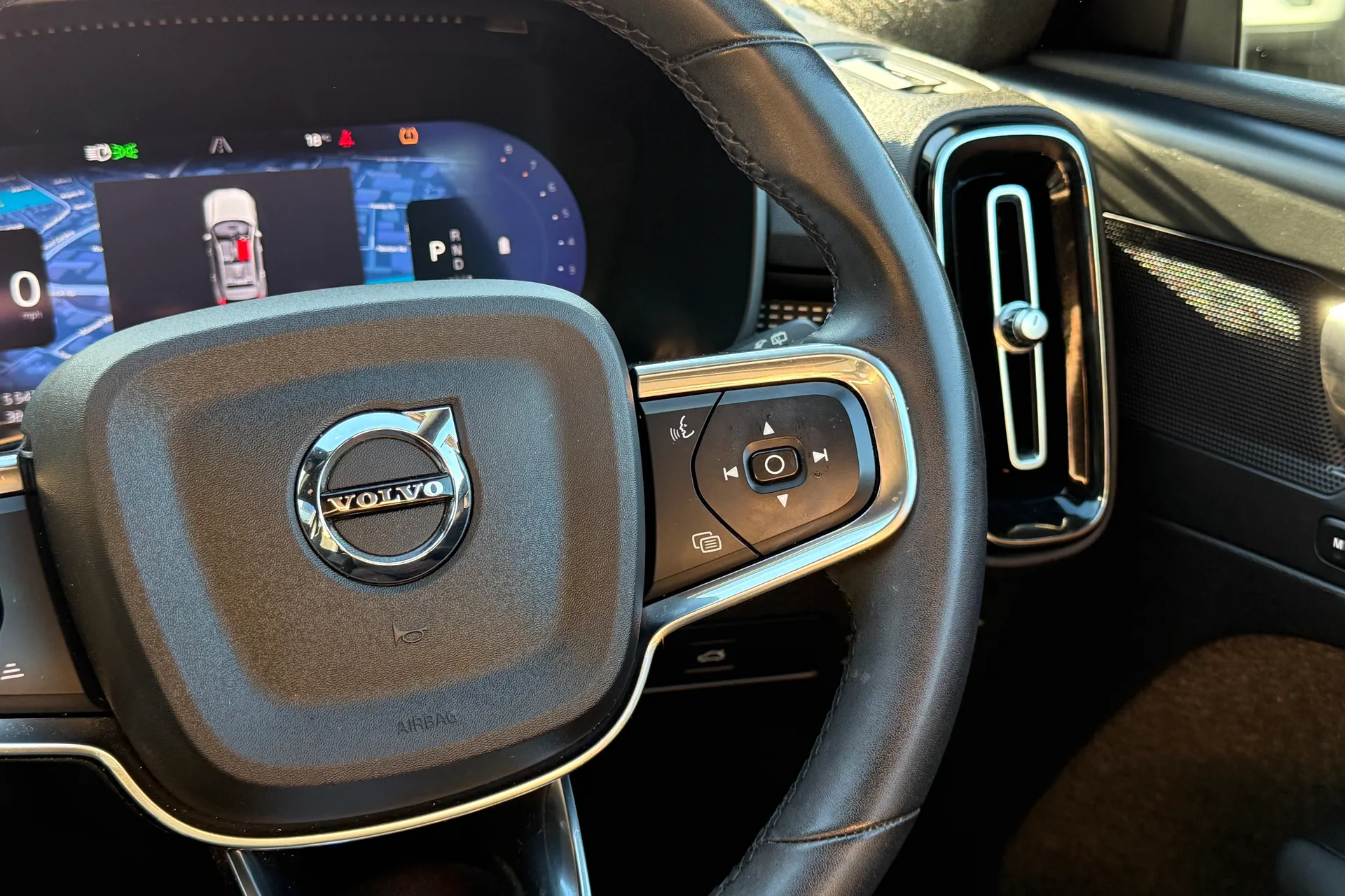 Volvo XC40 thumbnail image number 35
