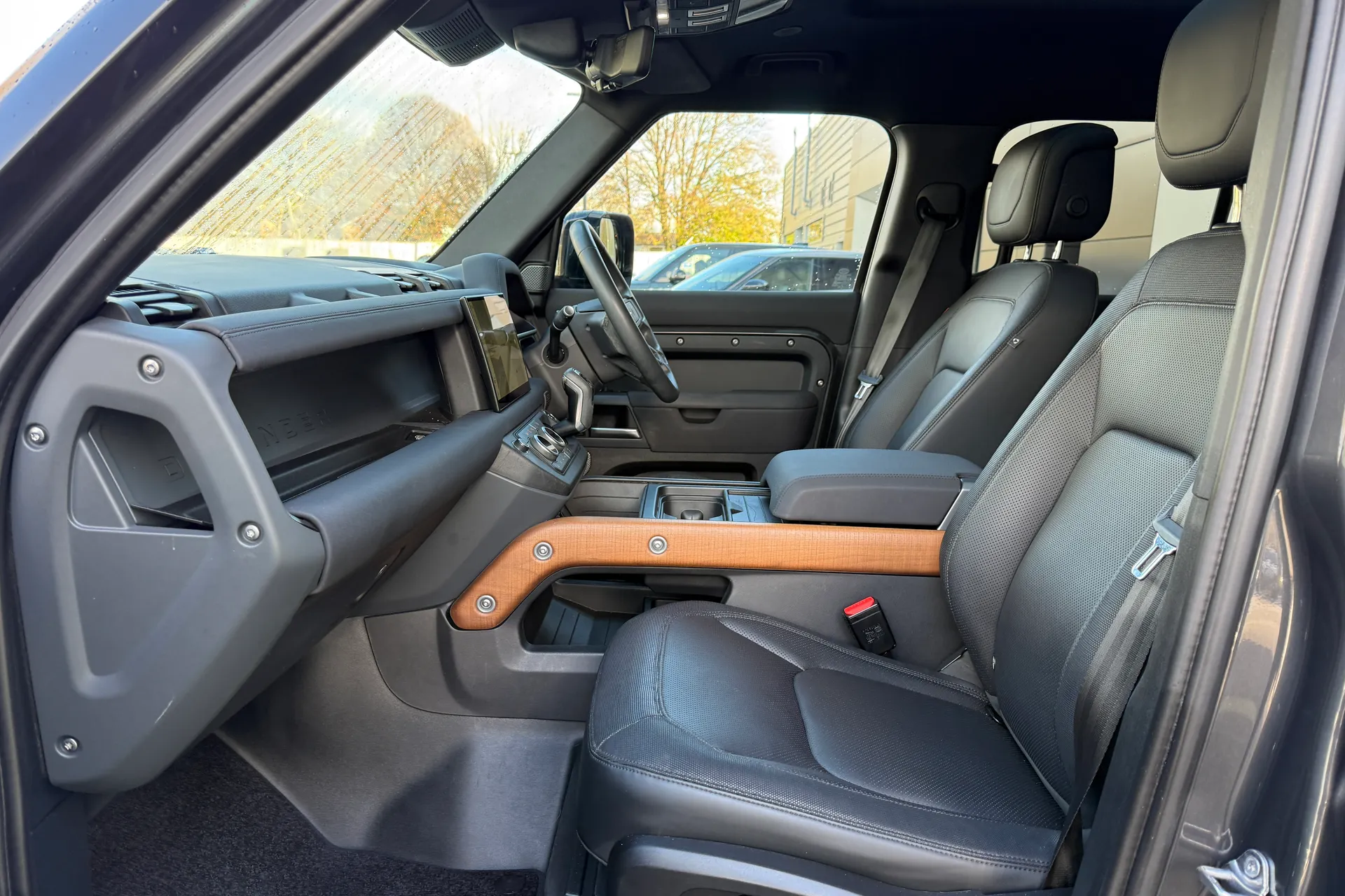 LAND ROVER DEFENDER thumbnail image number 10