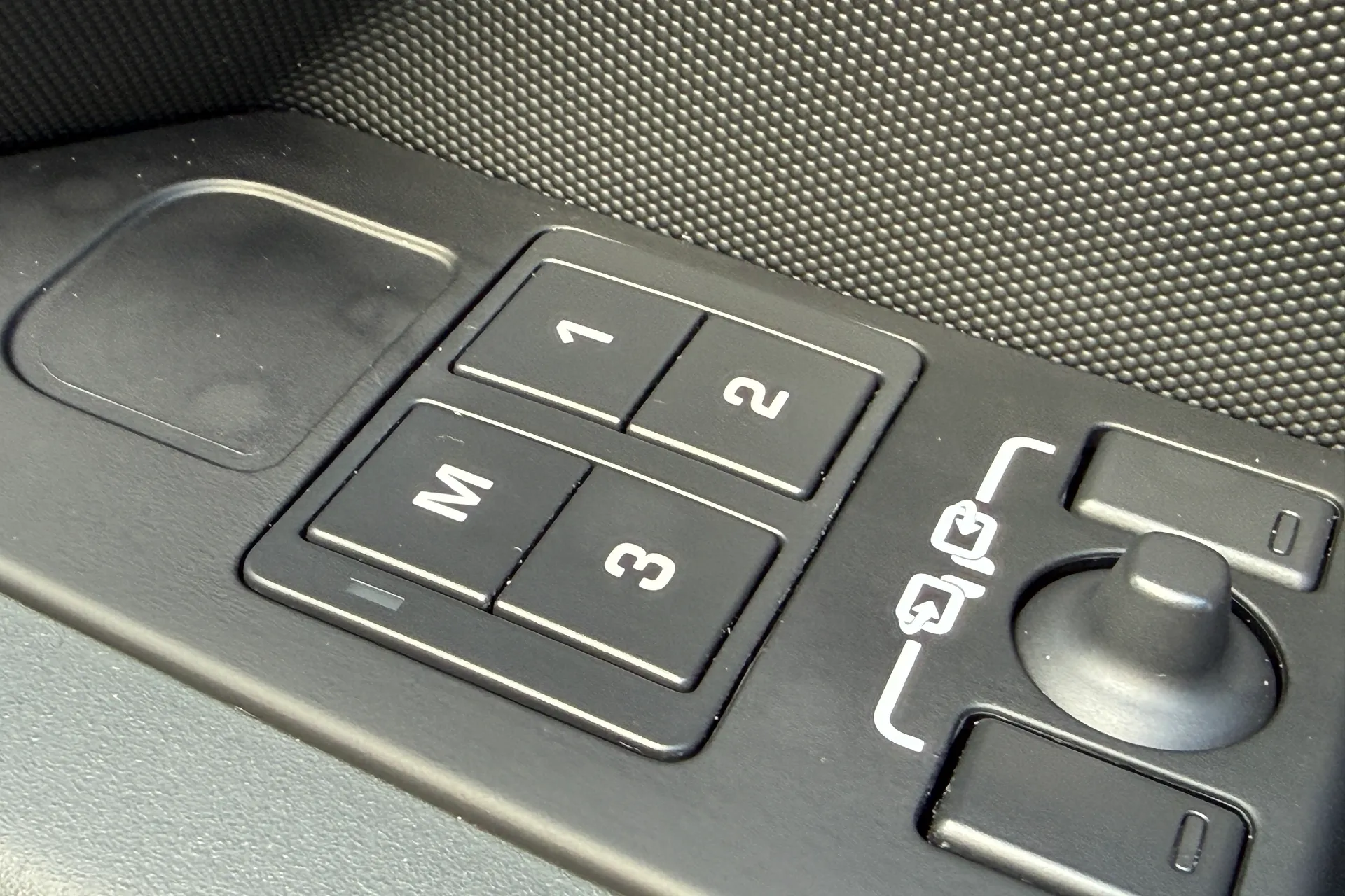 LAND ROVER DEFENDER thumbnail image number 54