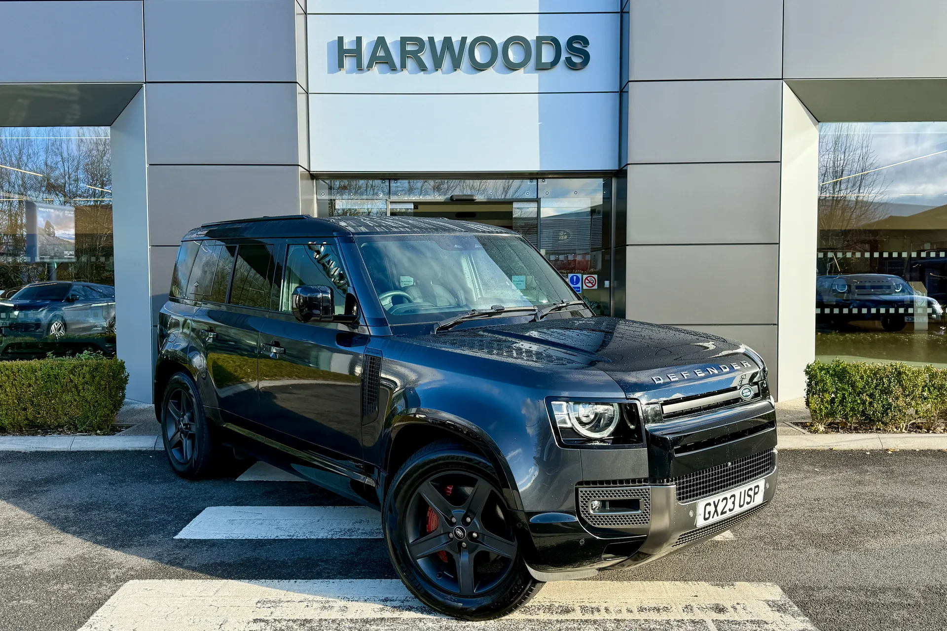 LAND ROVER DEFENDER focused image