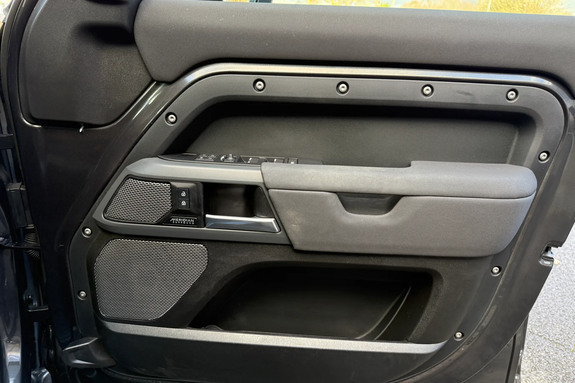 LAND ROVER DEFENDER thumbnail image number 53