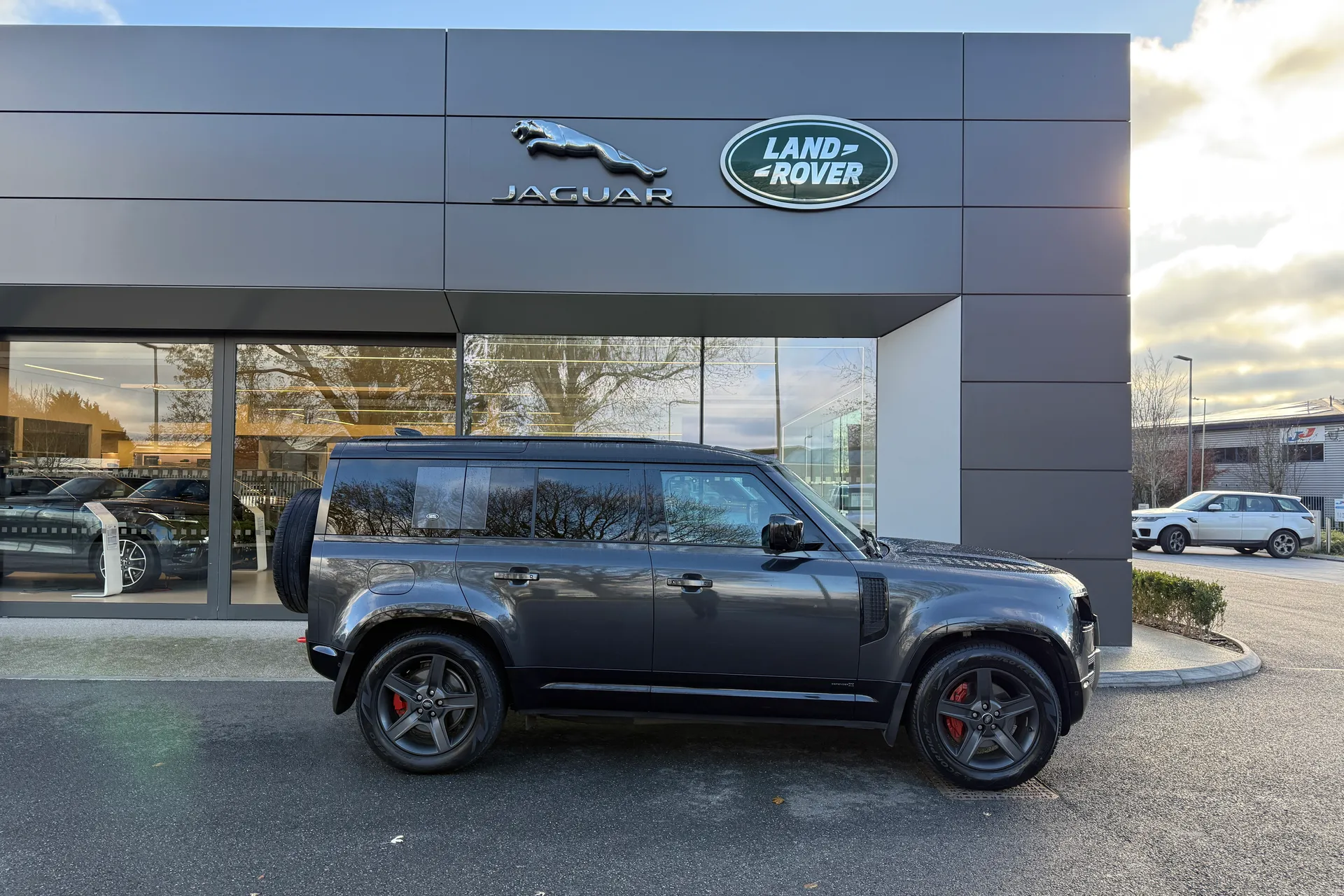 LAND ROVER DEFENDER thumbnail image number 2