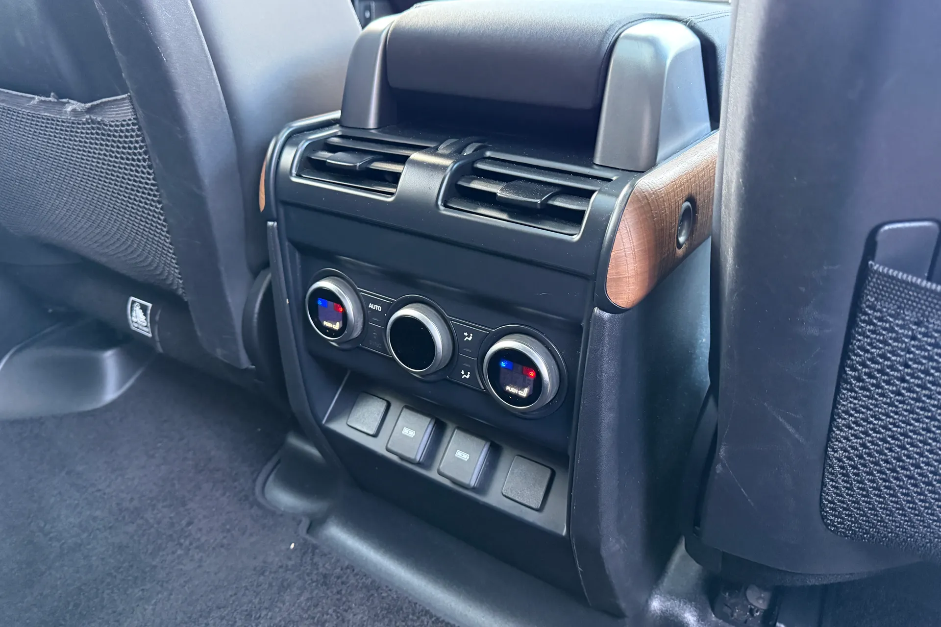 LAND ROVER DEFENDER thumbnail image number 39