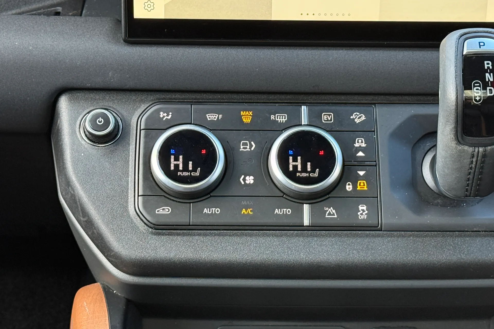 LAND ROVER DEFENDER thumbnail image number 16