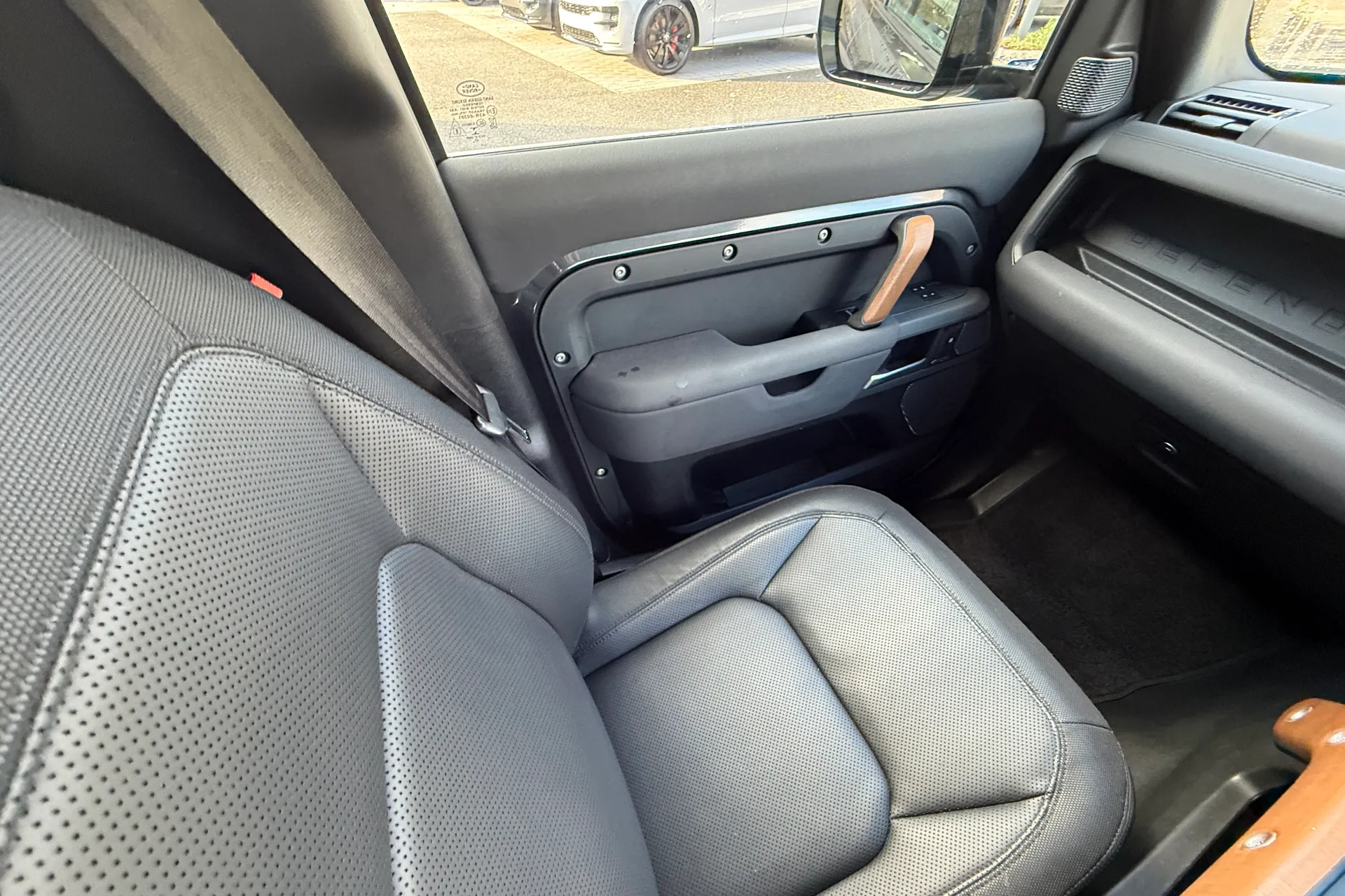 LAND ROVER DEFENDER thumbnail image number 12