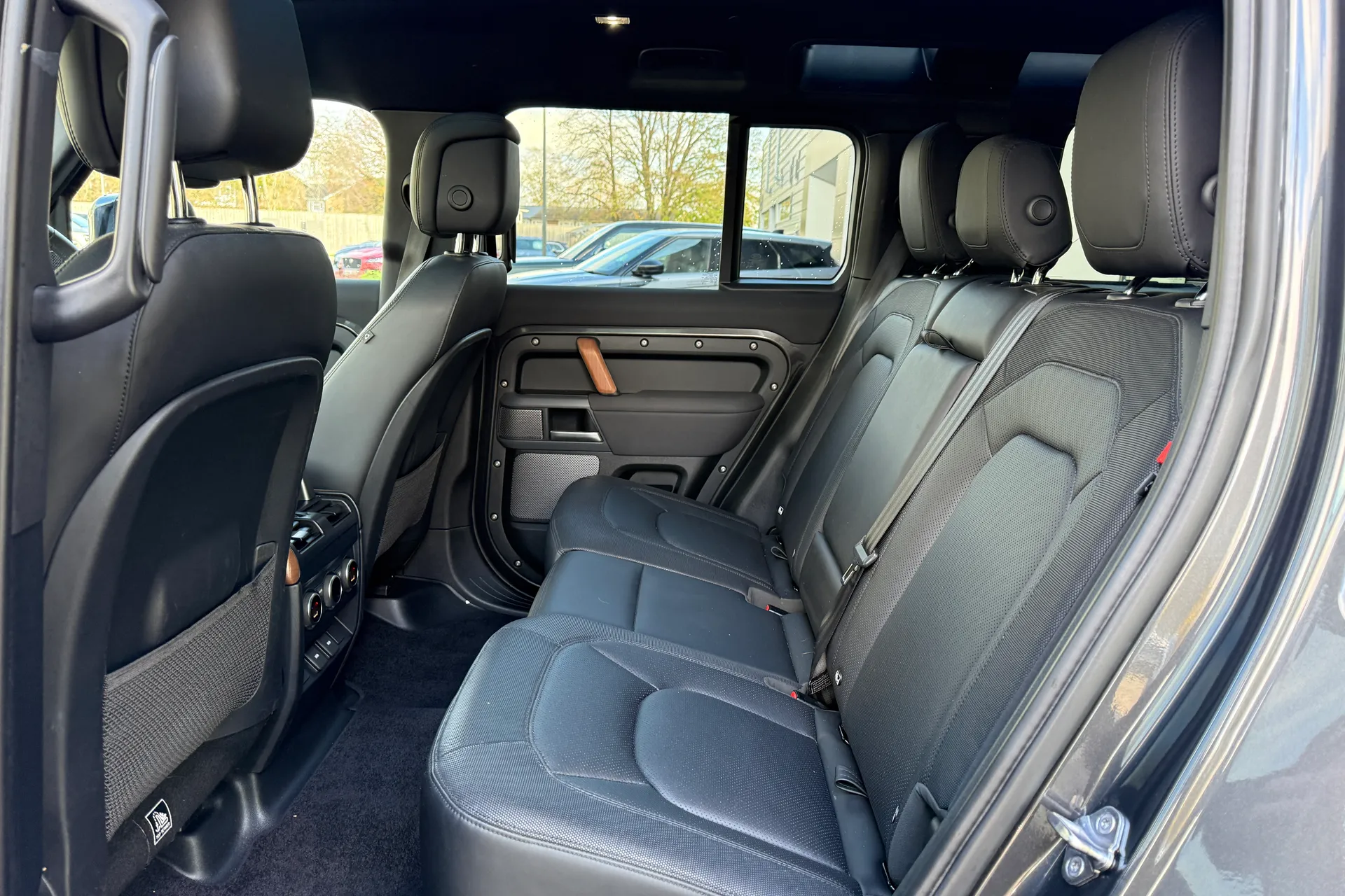 LAND ROVER DEFENDER thumbnail image number 51