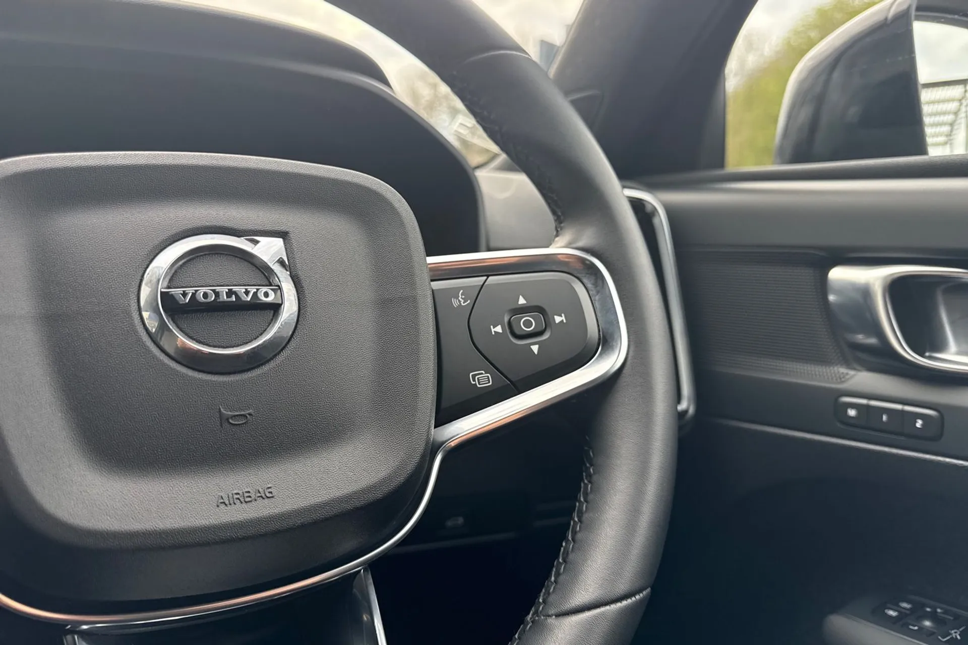 Volvo XC40 thumbnail image number 36