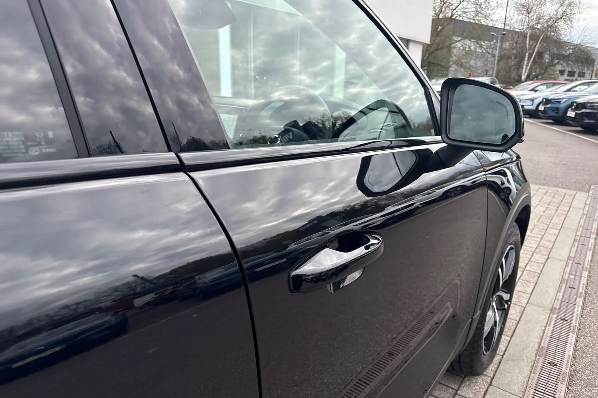 Volvo XC40 thumbnail image number 16