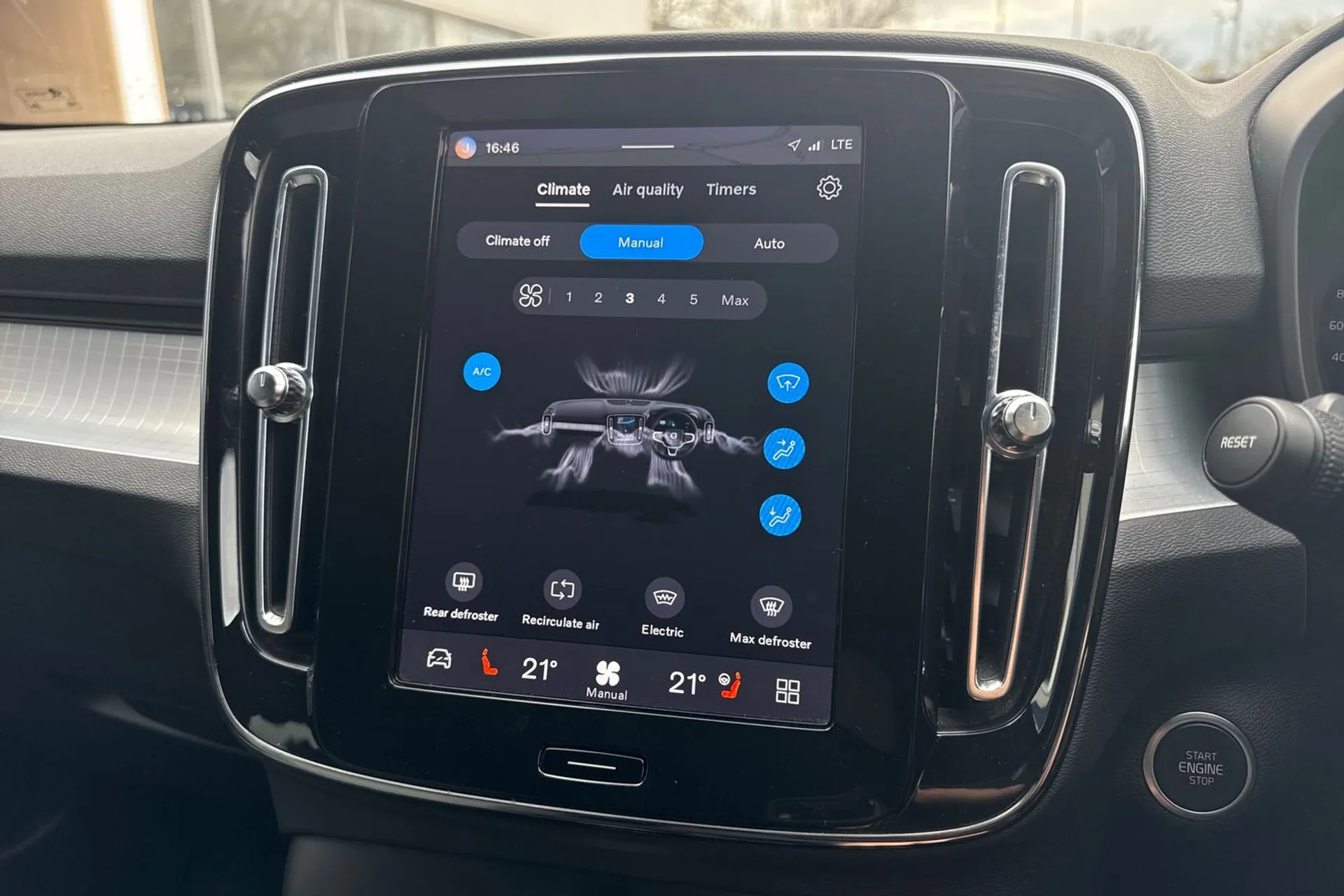 Volvo XC40 thumbnail image number 38