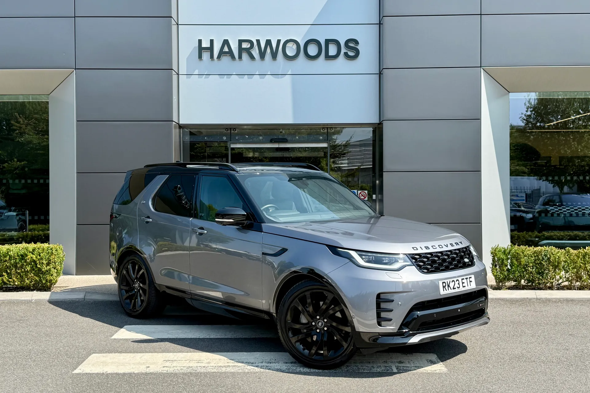 LAND ROVER DISCOVERY focused image
