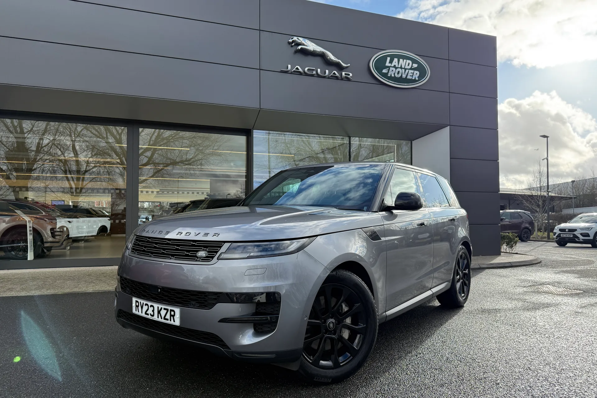 LAND ROVER RANGE ROVER SPORT focused image